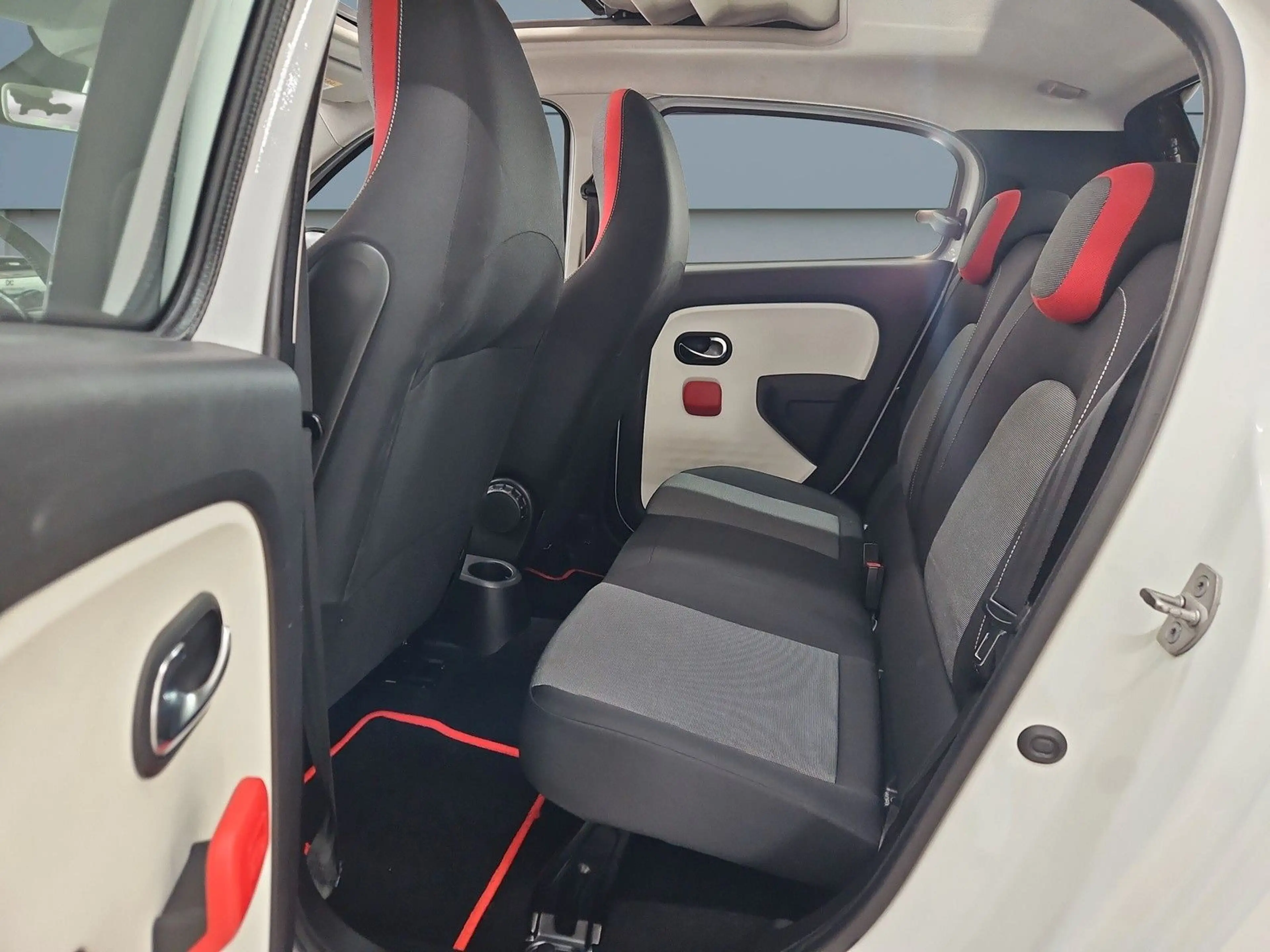 Renault Twingo Dynamique *PANO*SHA*KLIMA*PDC*SSA*TEMPO* — photo 8