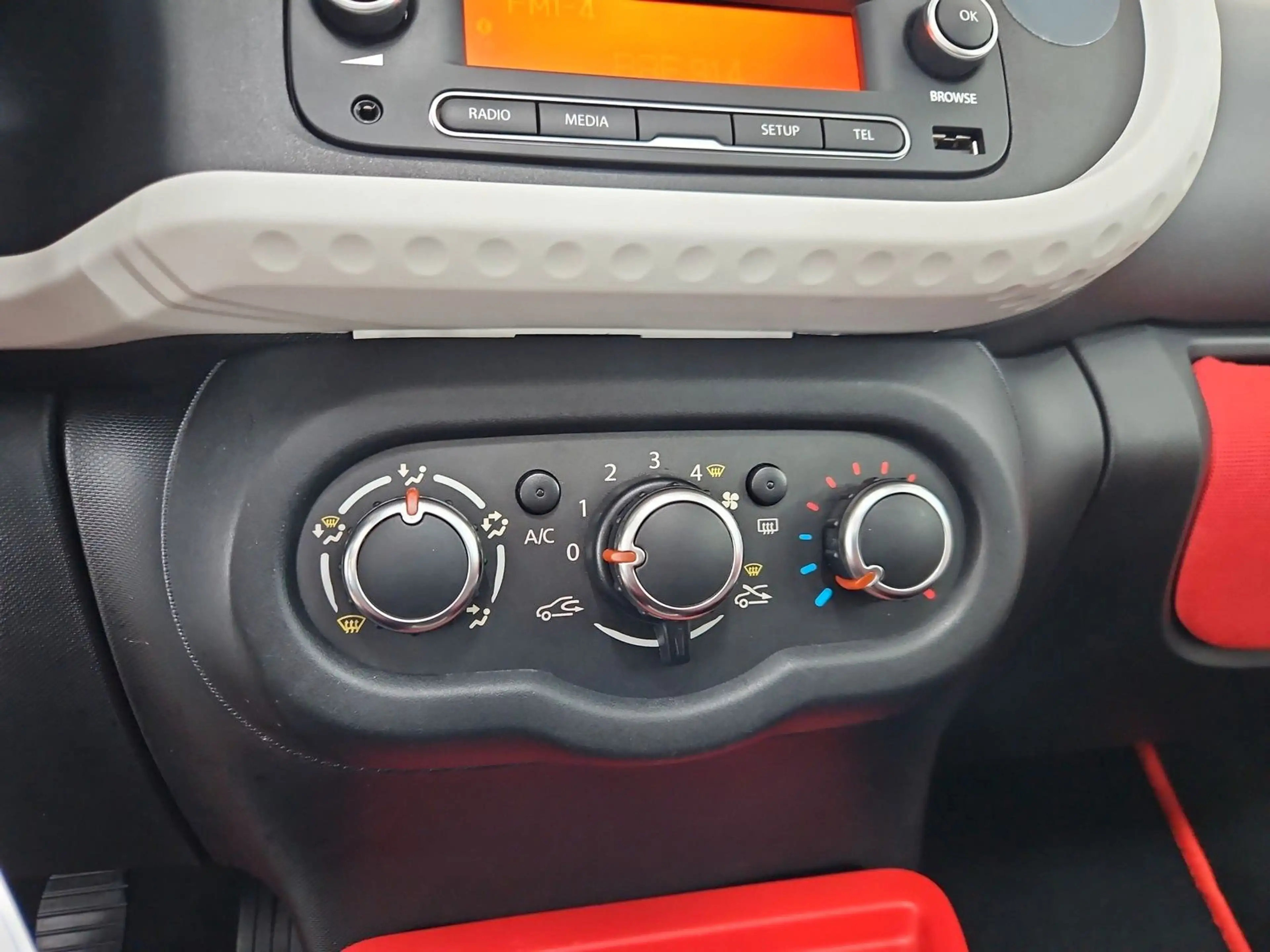 Renault Twingo Dynamique *PANO*SHA*KLIMA*PDC*SSA*TEMPO* — photo 15