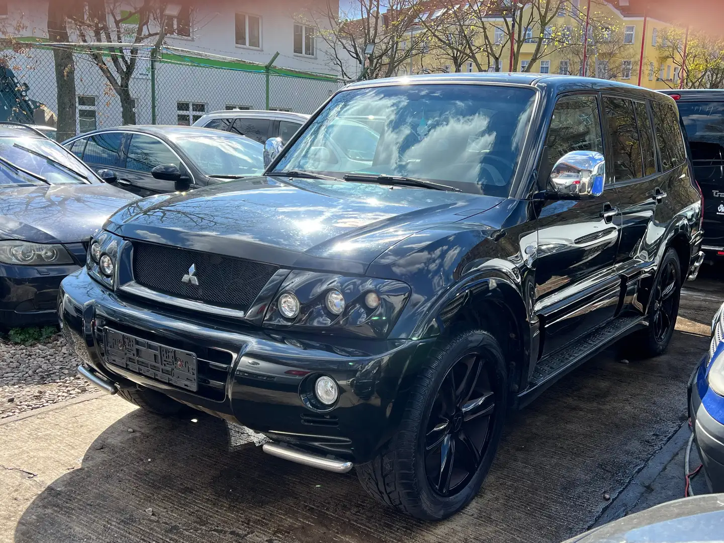 Mitsubishi Pajero 3.2 DI-D 4x4 Edition 20 7-Sitzer Leder AHK Voll Negro - 2