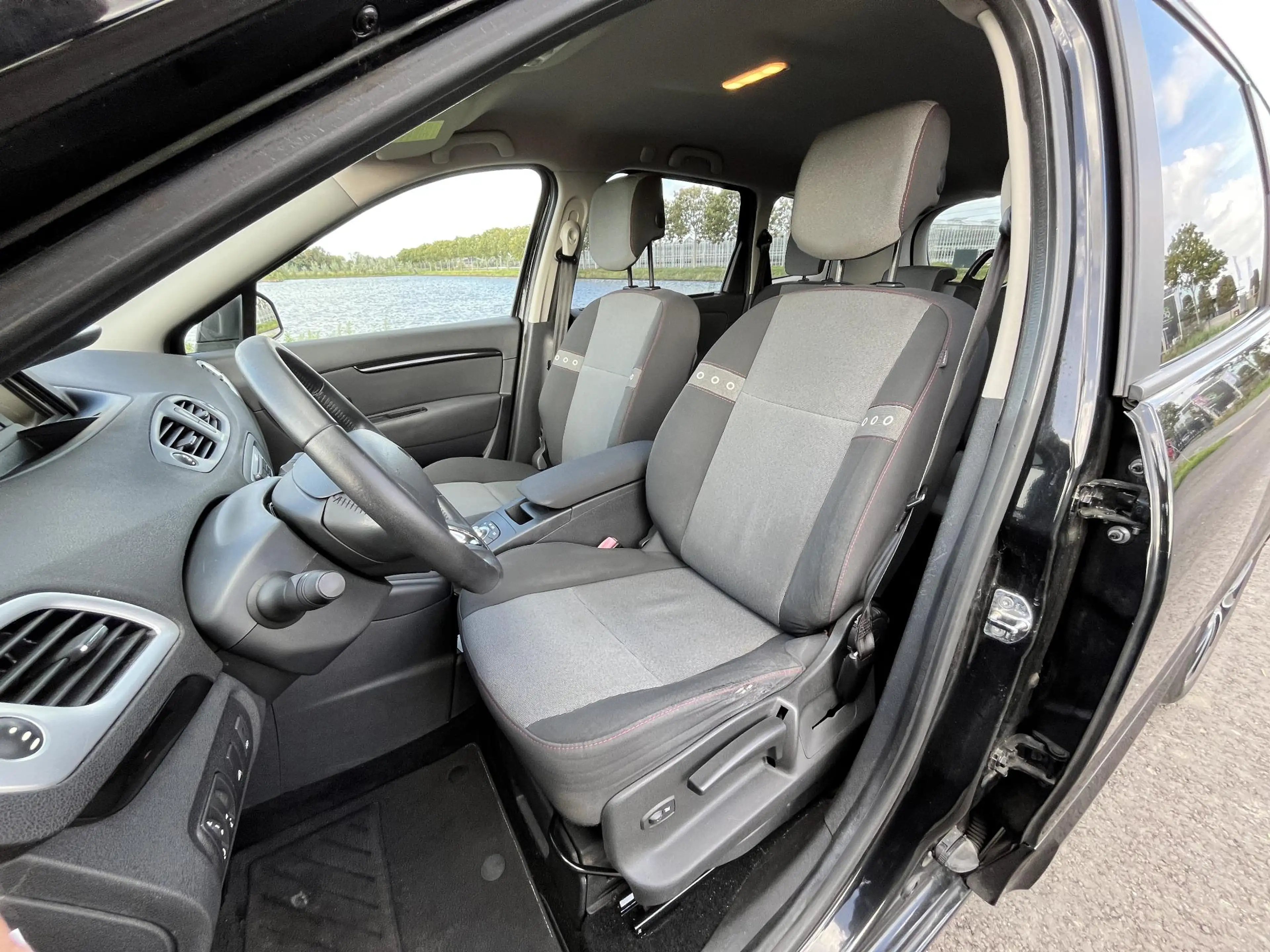 Renault Grand Scenic 1.2 TCe Bose Clima, cruise, pdc achter, trekhaak — photo 14