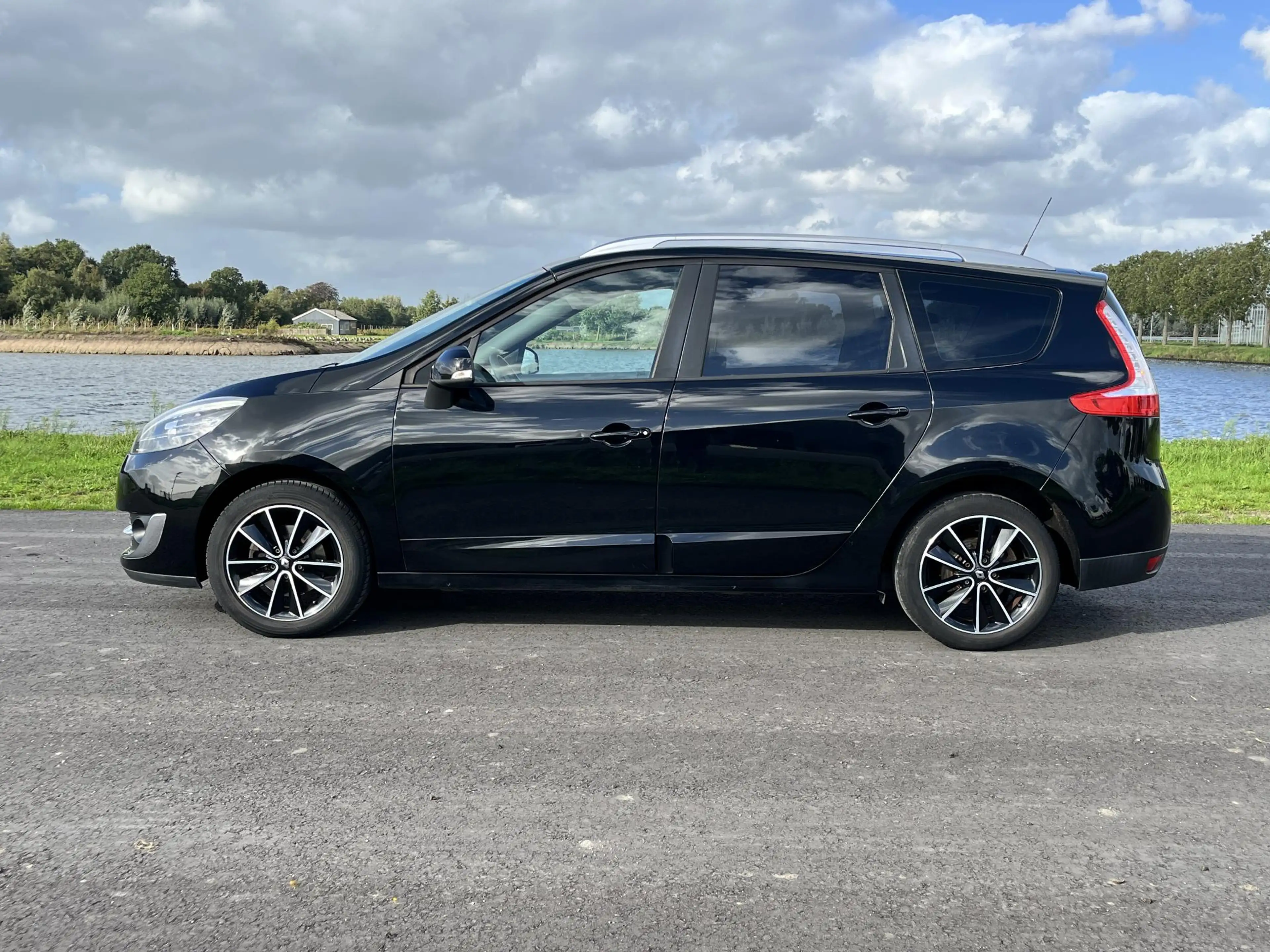 Renault Grand Scenic 1.2 TCe Bose Clima, cruise, pdc achter, trekhaak — photo 2
