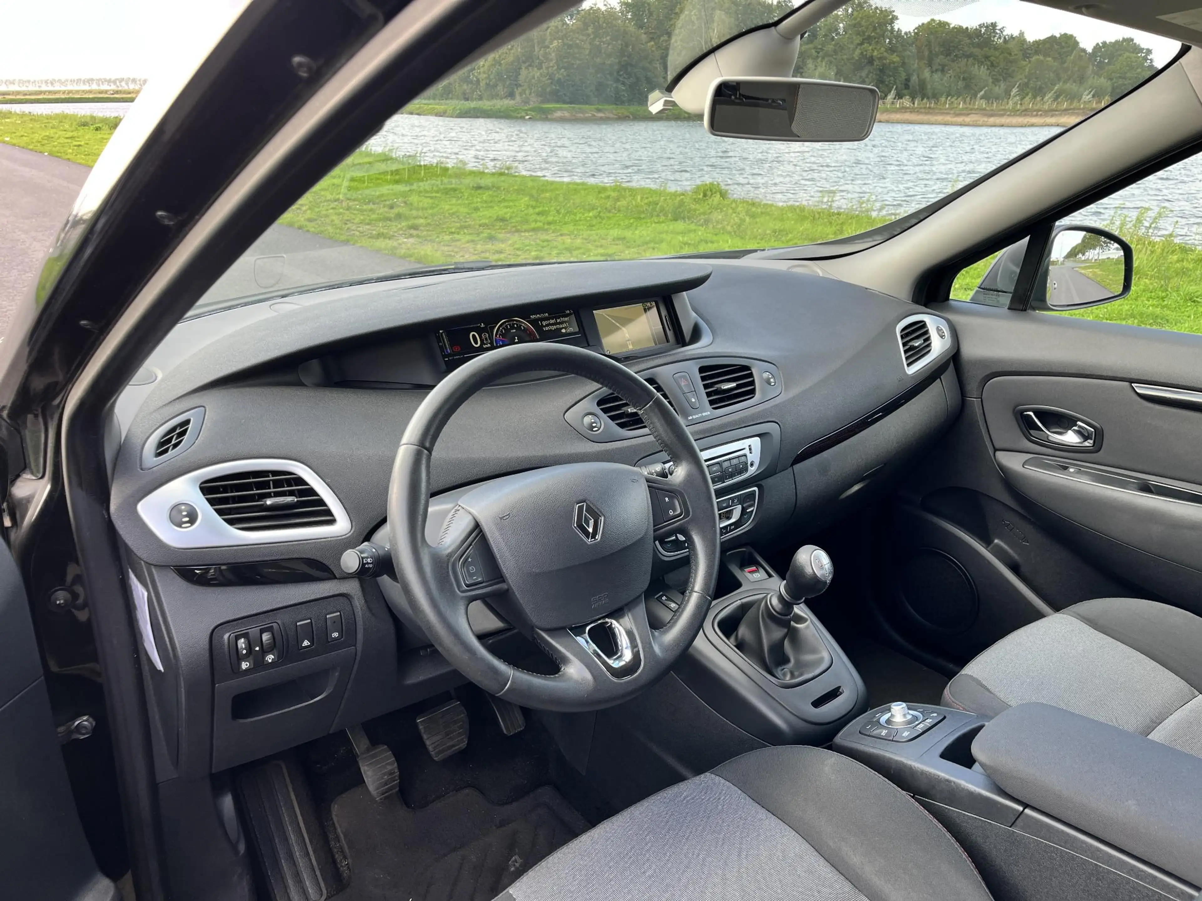 Renault Grand Scenic 1.2 TCe Bose Clima, cruise, pdc achter, trekhaak — photo 12