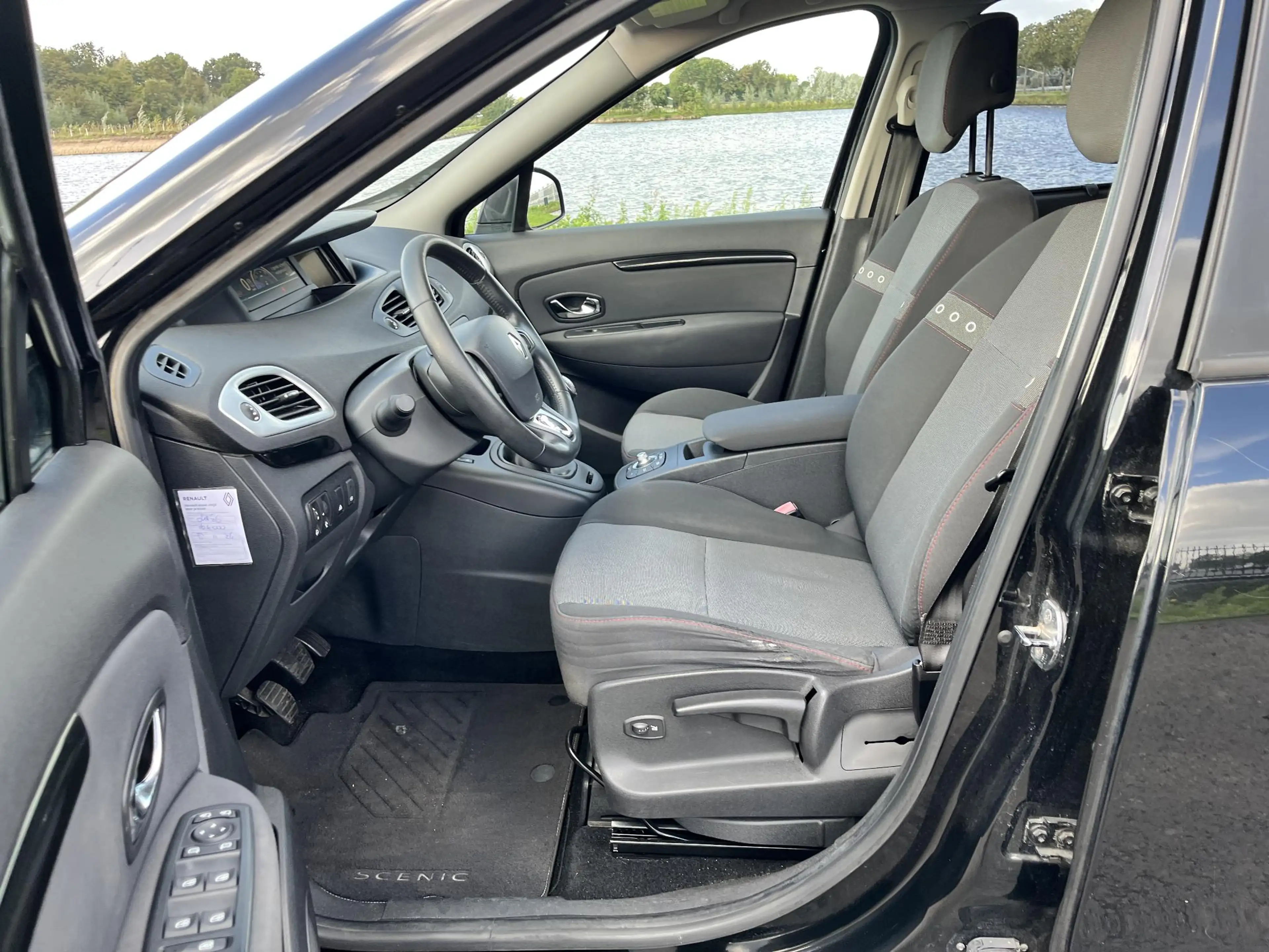 Renault Grand Scenic 1.2 TCe Bose Clima, cruise, pdc achter, trekhaak — photo 13