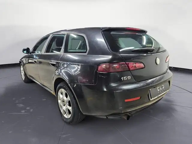 Alfa Romeo 159 view 5