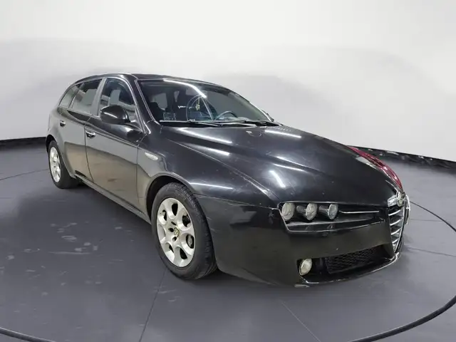 Alfa Romeo 159 view 2
