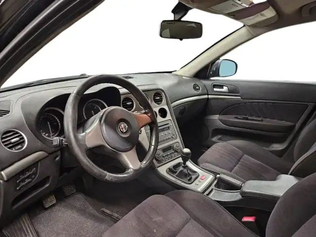 Alfa Romeo 159 view 6