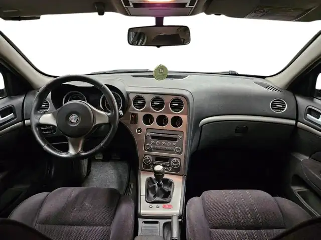 Alfa Romeo 159 view 8