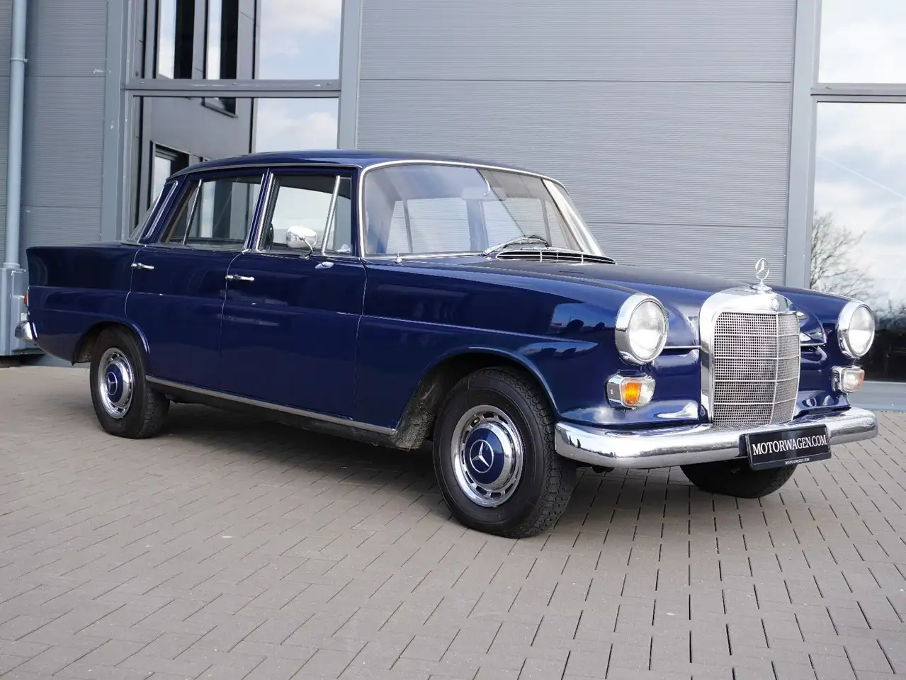 Mercedes-Benz 200, foto 2