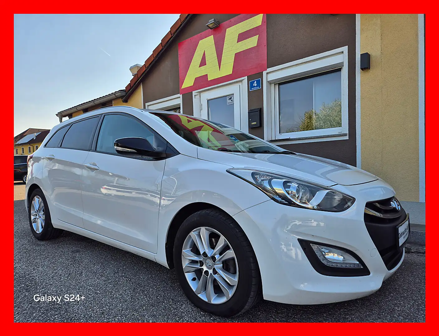 Hyundai i30 CW 1,6 CRDi Go Weiß - 1