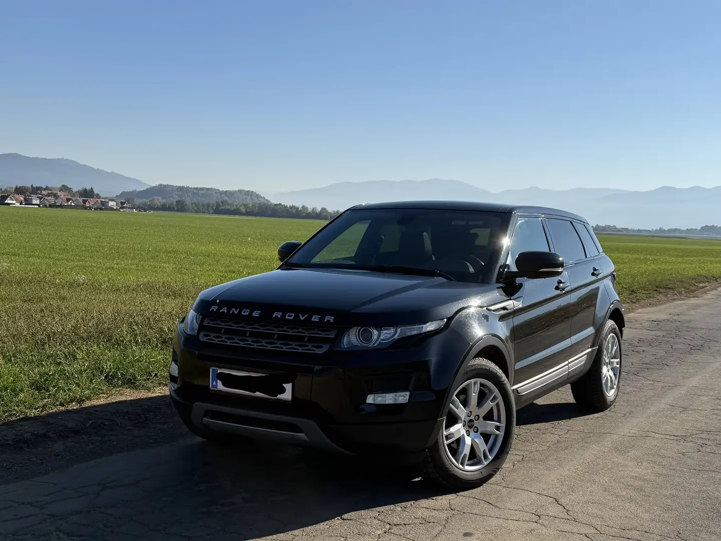 Land Rover Range Rover Evoque 2,2 TD4 Dynamic | Leder | Panorama | 8-fach Bereifung Schwarz - 2