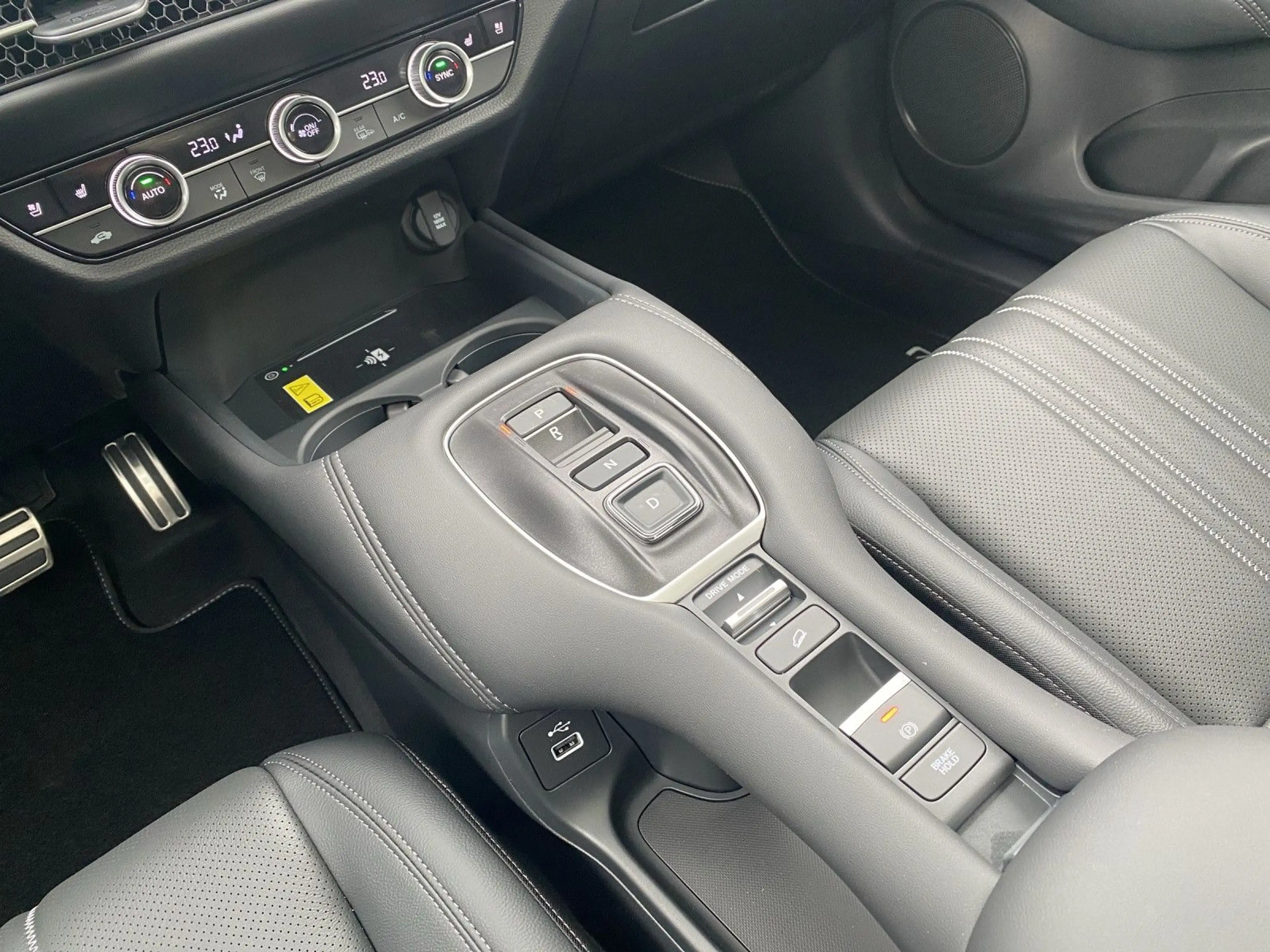 Honda ZR-V e:HEV Advance — photo 12