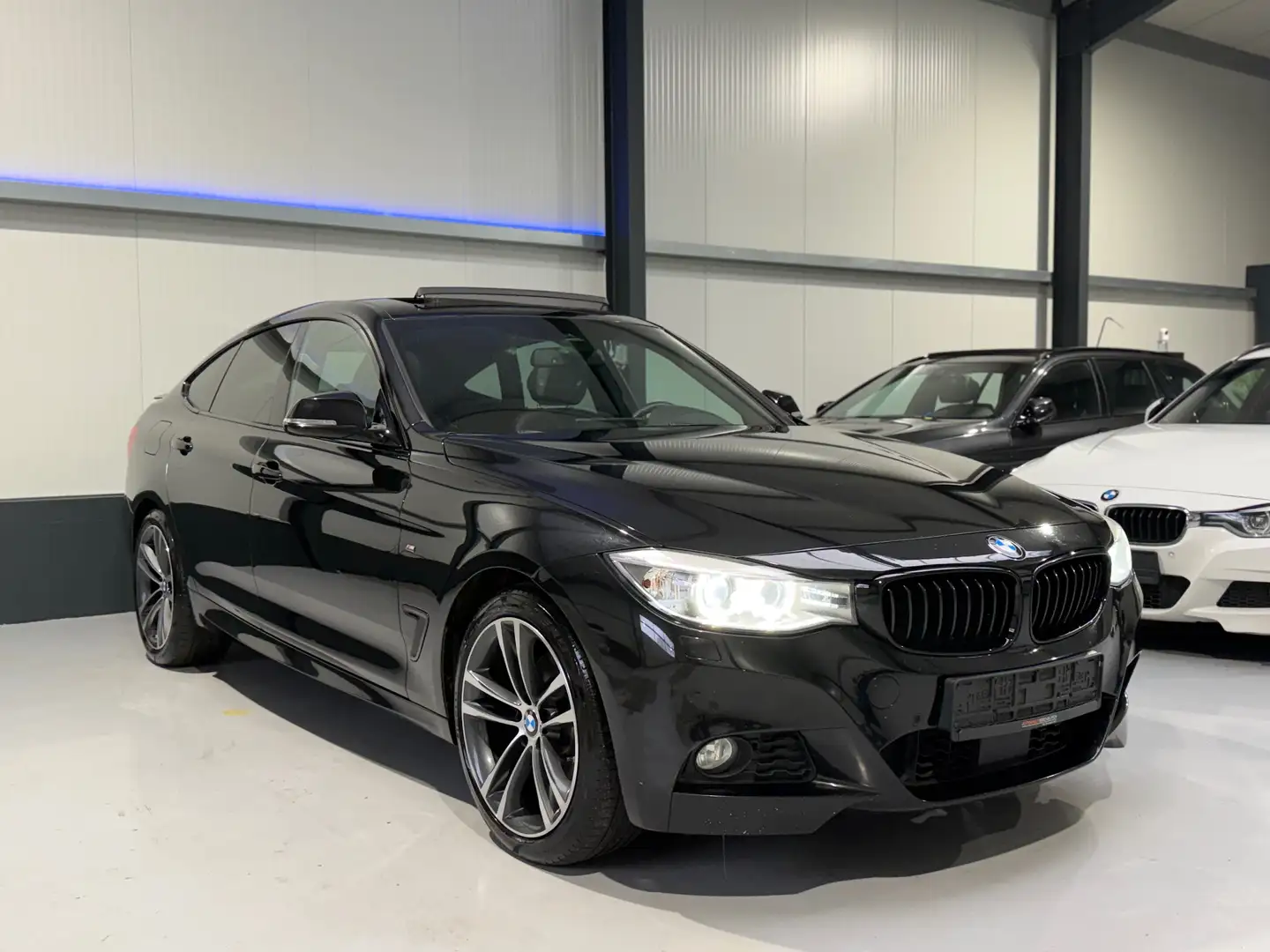 BMW 330 330 d xDrive M-Sport NAVI PANO LED AHK SPURASSIST Negru - 1