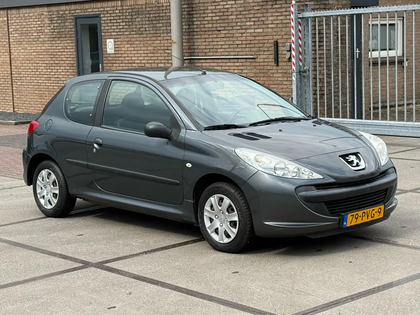 Peugeot 206 1.1 XR Grijs - 2