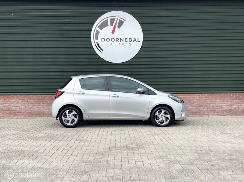 Toyota Yaris 1.5 Hybrid Aspiration / CAMERA / PARKEERSENSOREN — photo 11