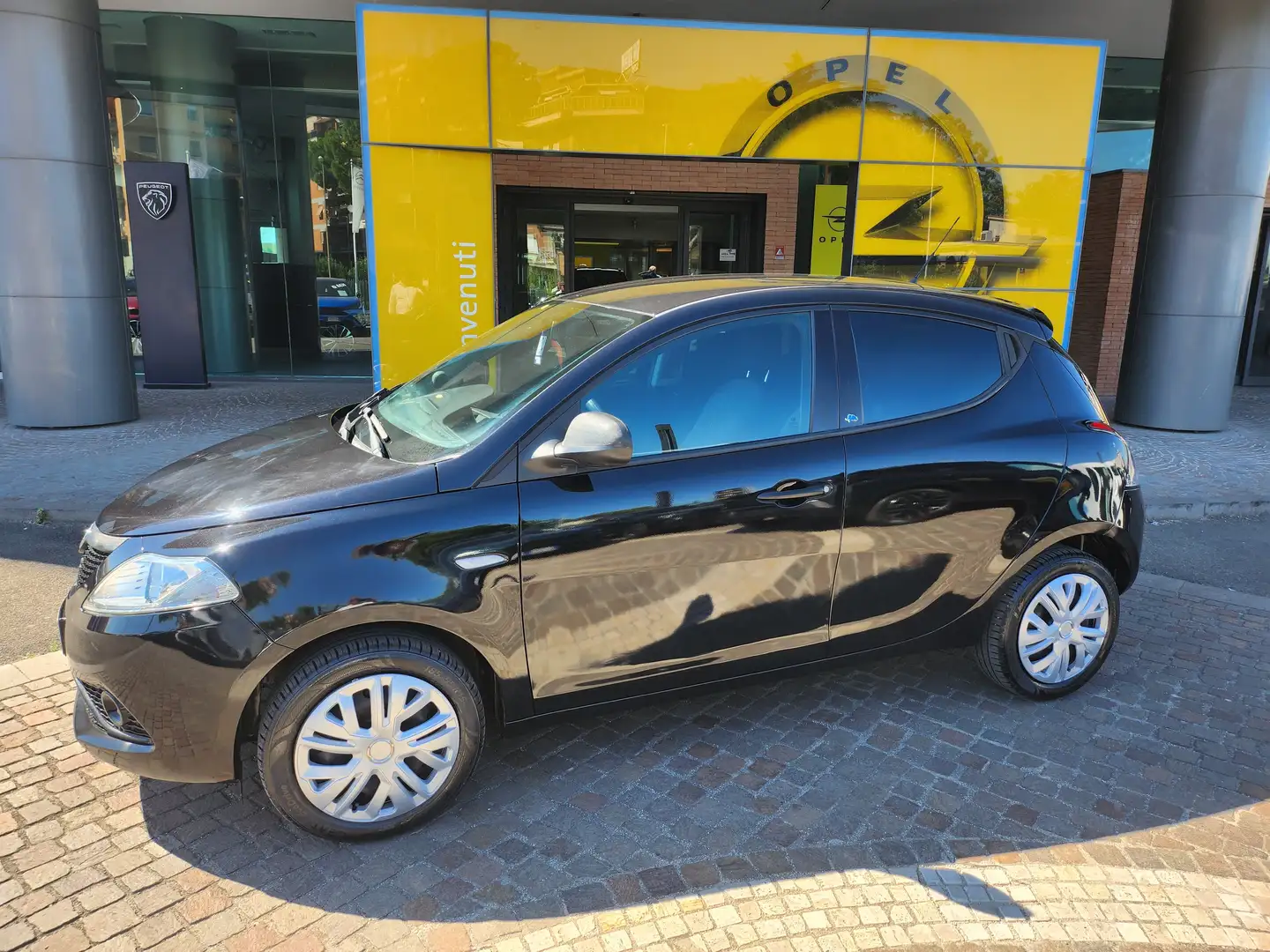 Lancia Ypsilon Ypsilon III  1.2 Gold ecochic Gpl 69cv my19 Nero - 2