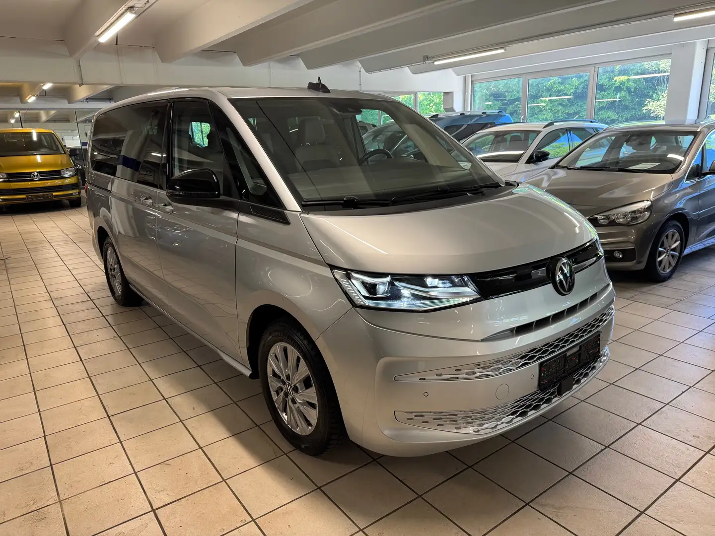 Volkswagen T7 Multivan 2.0 TDI lang DSG, Navigation, LED Сірий - 1