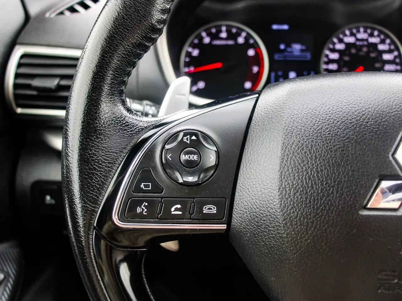 Mitsubishi Eclipse Cross снимка Mitsubishi Eclipse Cross