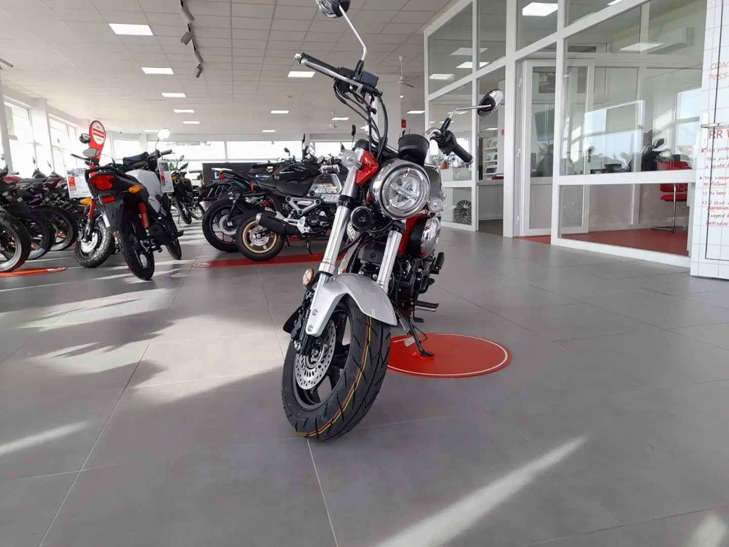 Honda DAX ST 125 Rouge - 2