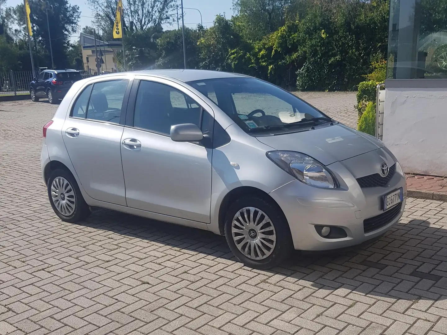 Toyota Yaris Yaris 5p 1.3 Sol Argento - 1