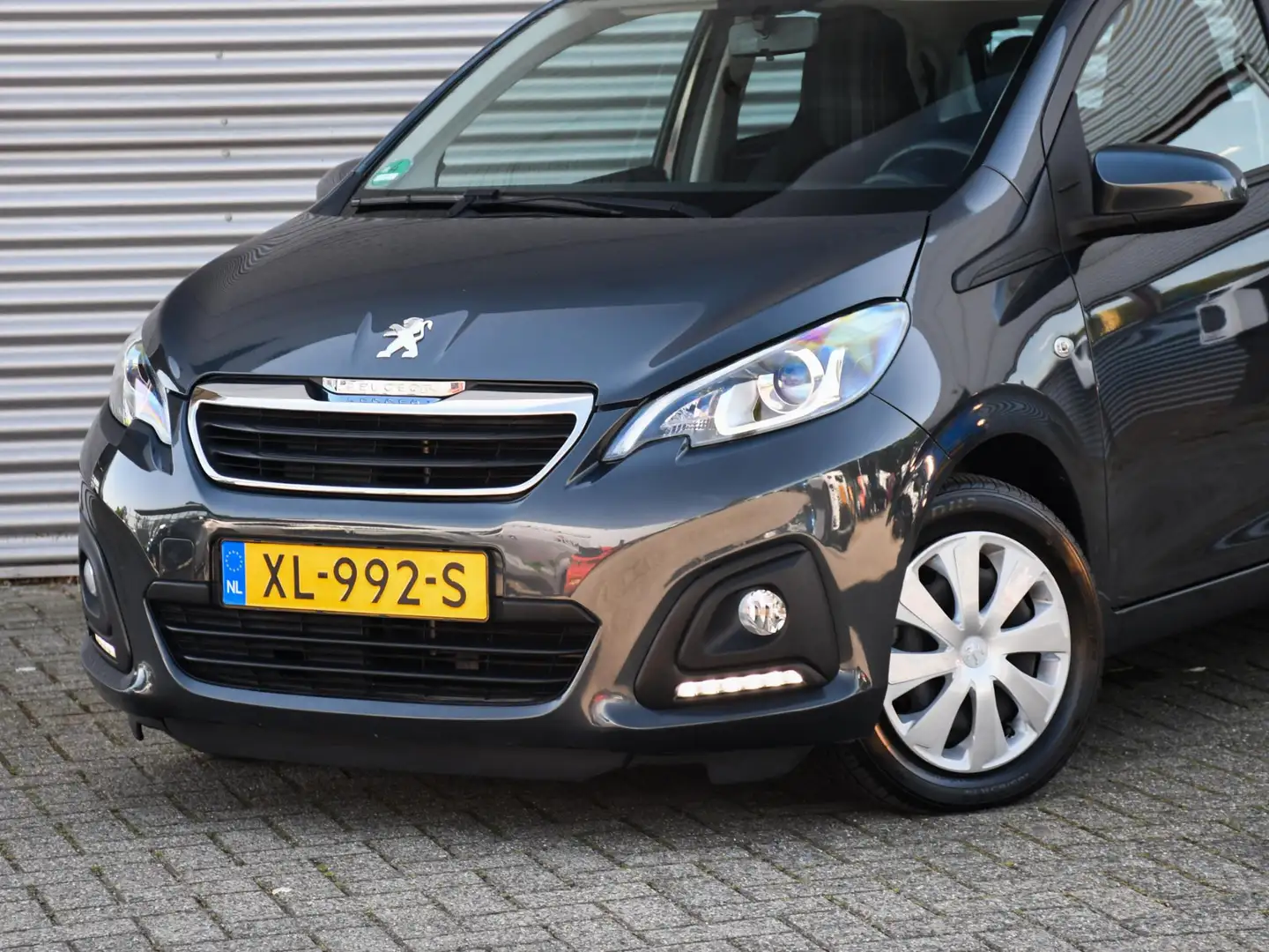 Peugeot 108 Active 1.0 e-VTi 72pk Automaat DAB | ACHTERUITRIJC Gris - 2