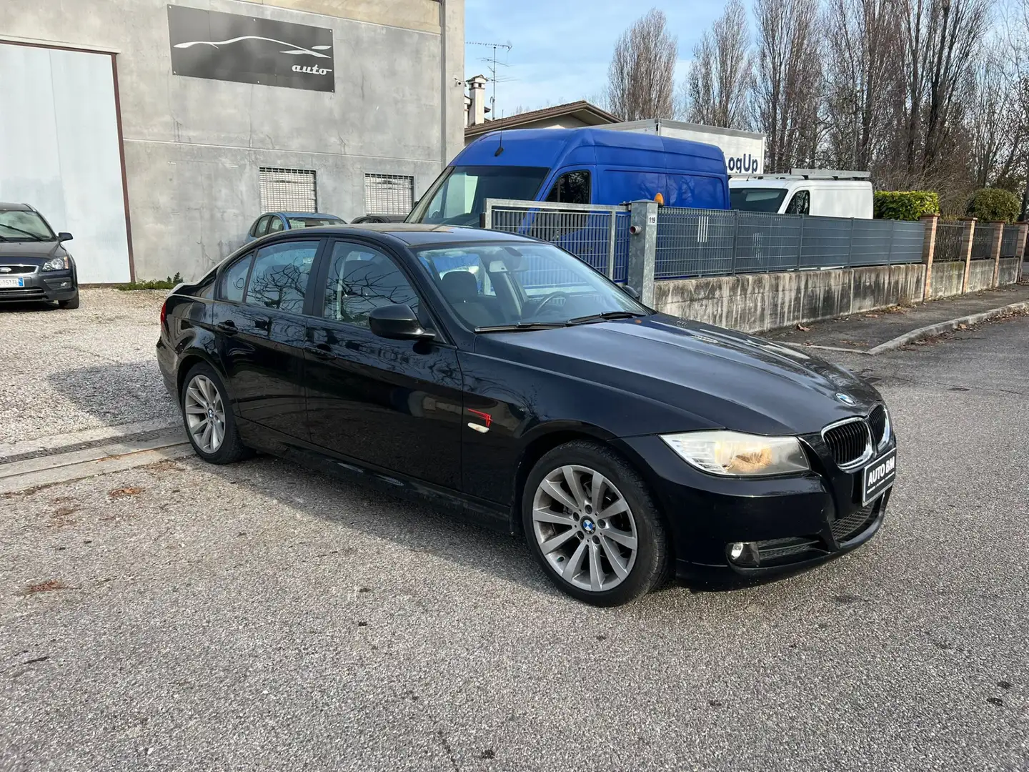 BMW 320 318d 2.0 143CV cat Futura Schwarz - 1