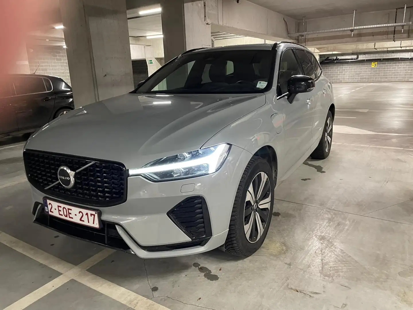 Volvo XC60 XC60 T6 Recharge Plug-in Hybrid Plus Dark AWD Argent - 2