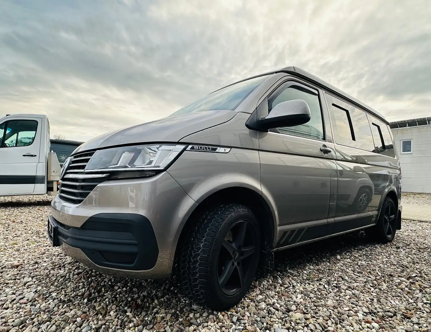 Volkswagen T6.1 Südcamper Aufstelldach Solar, Lithium, Alu Gris - 2