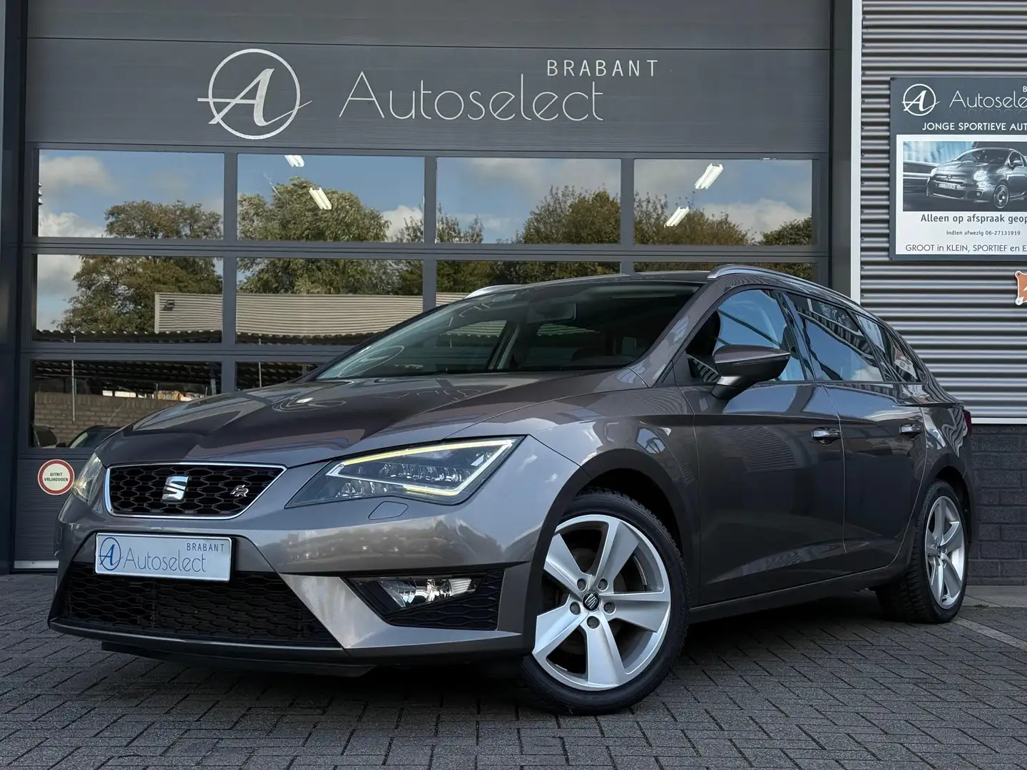 SEAT Leon ST 1.4 TSI FR Clima Cruise PDC Gris - 1