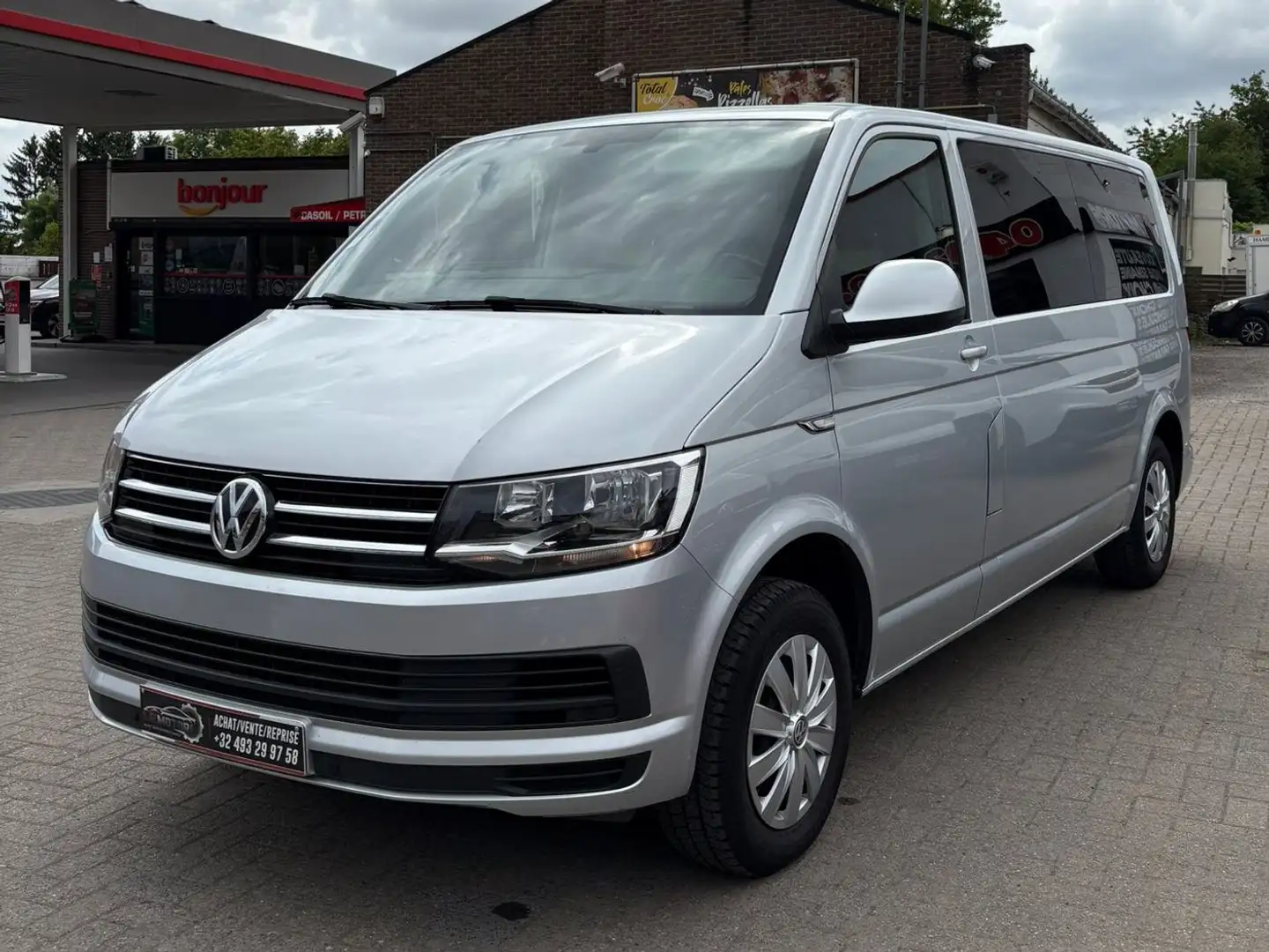 Volkswagen T6 Caravelle 2.0 TDi SCR BMT Highline DSG Plateado - 2