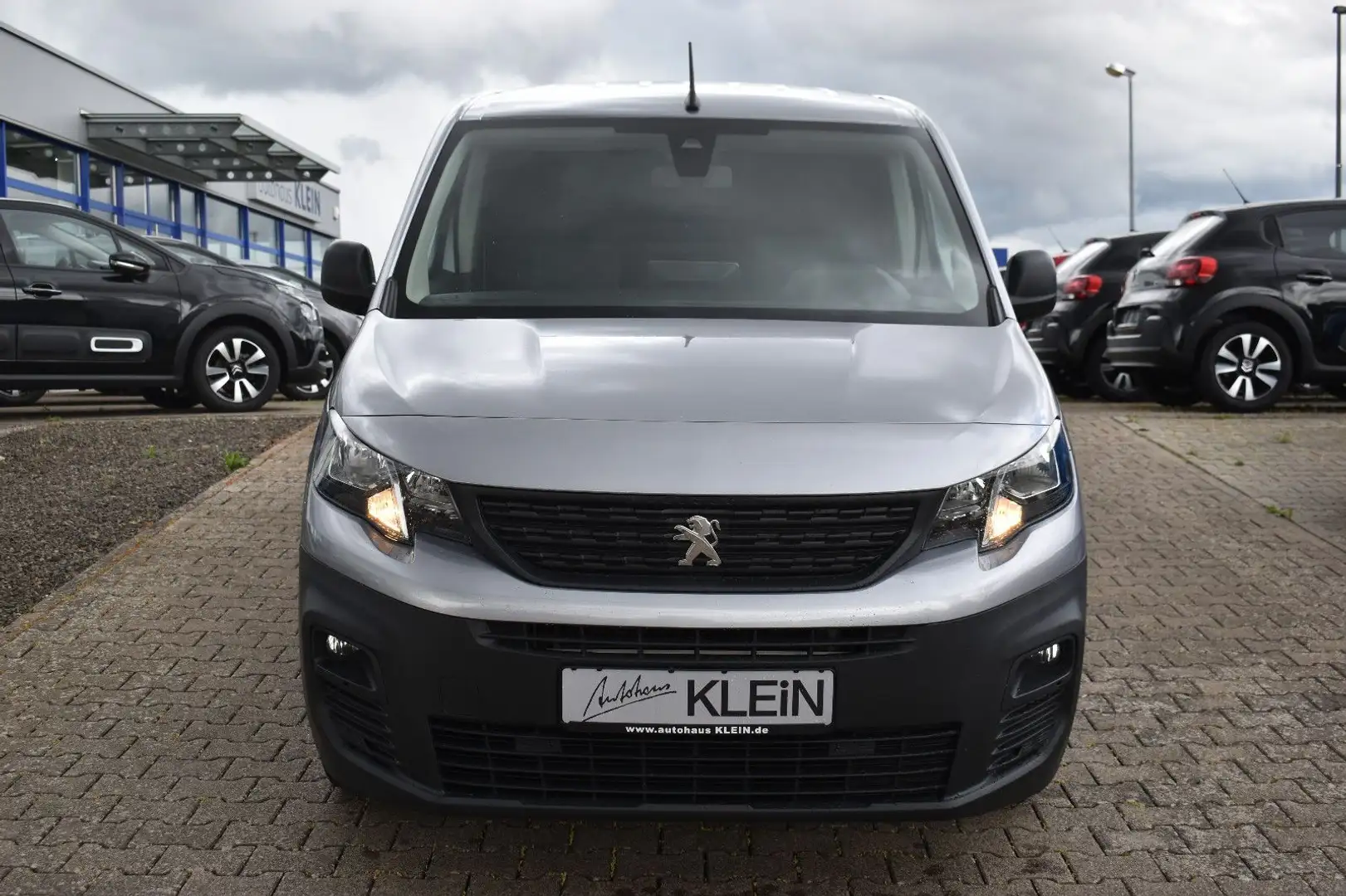 Peugeot Partner Kasten L2 BlueHDi130 EAT8 KLIMA-NAVI-PDC Grau - 1