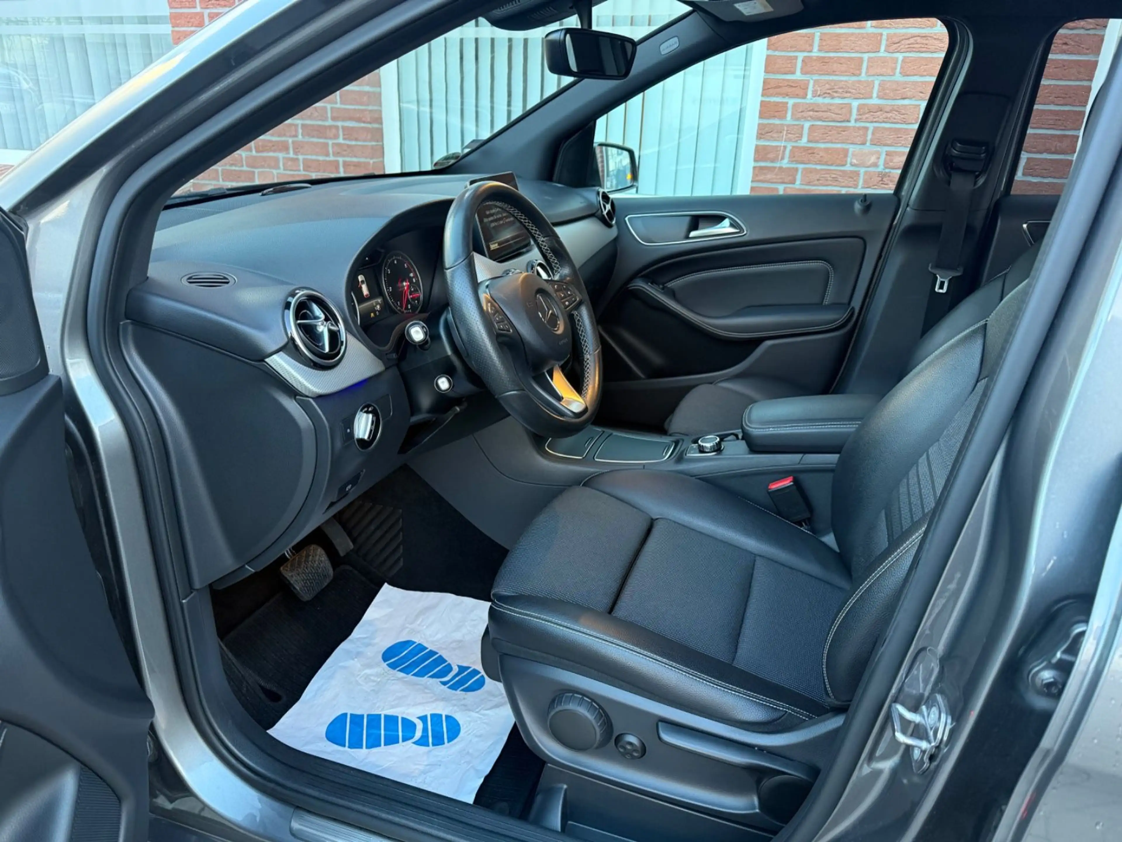 Mercedes-Benz B 220 d 4Matic Edition B *LED*StandHZ*AHK* — photo 12