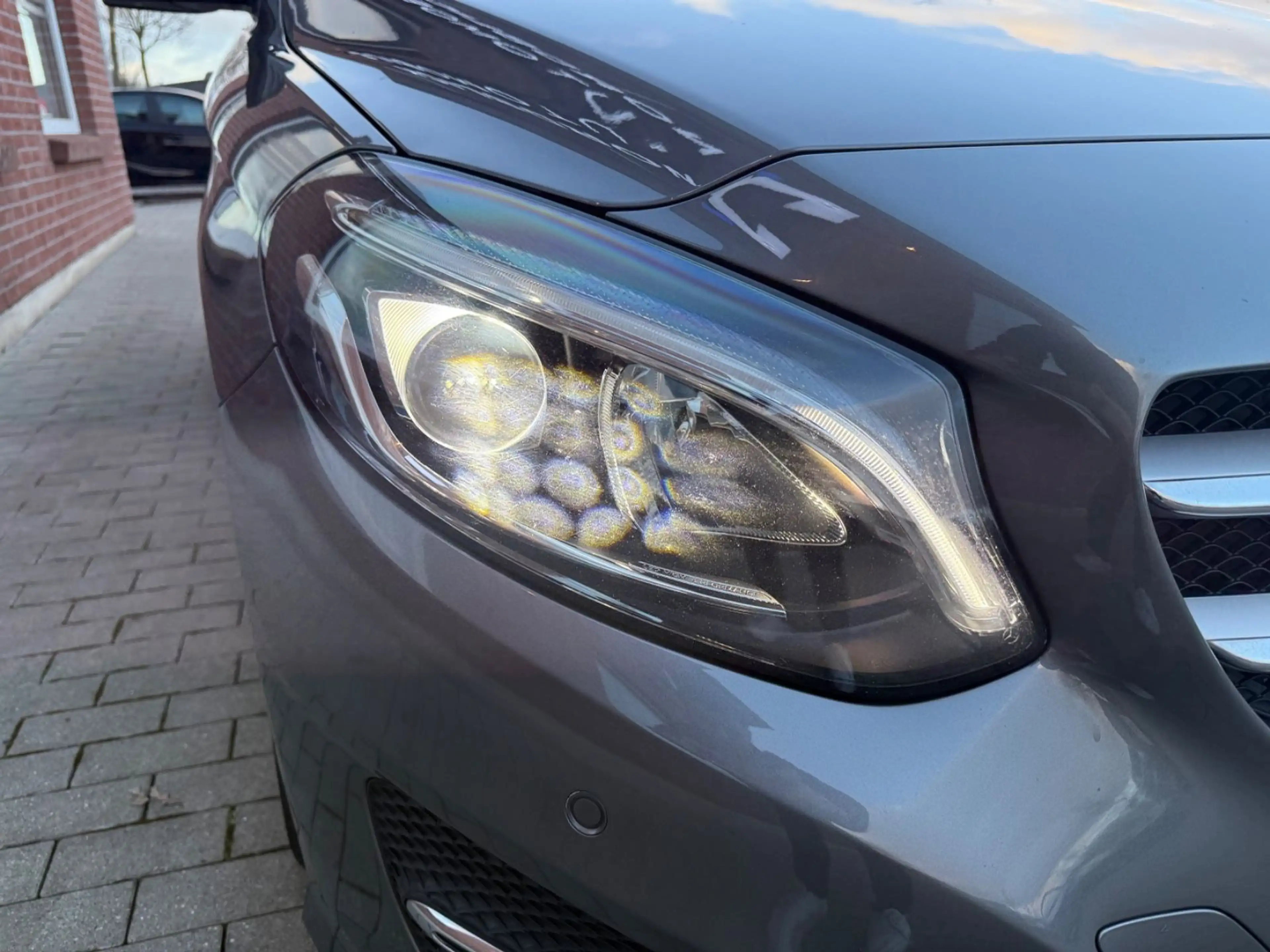 Mercedes-Benz B 220 d 4Matic Edition B *LED*StandHZ*AHK* — photo 10