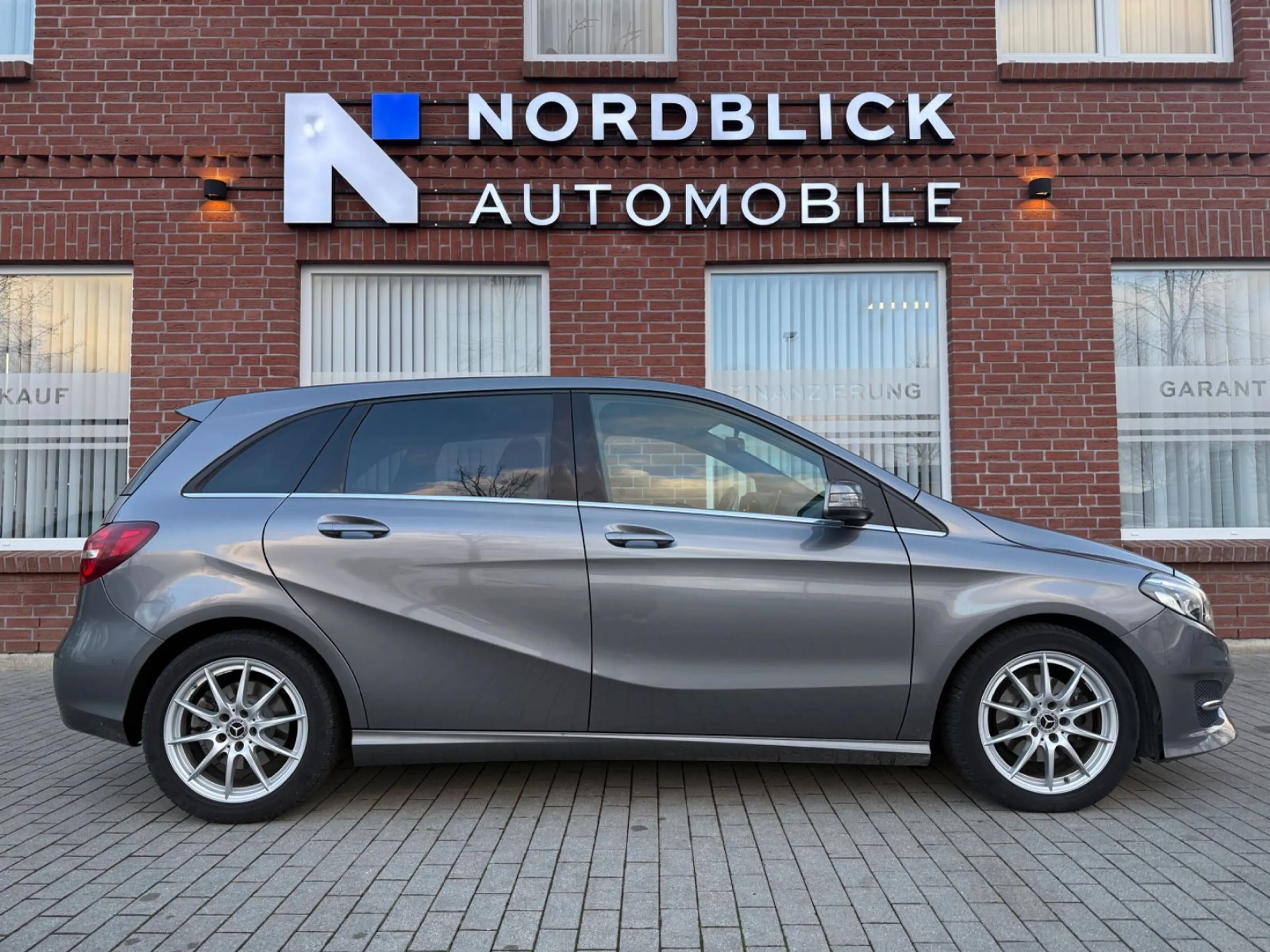 Mercedes-Benz B 220 d 4Matic Edition B *LED*StandHZ*AHK* — photo 4