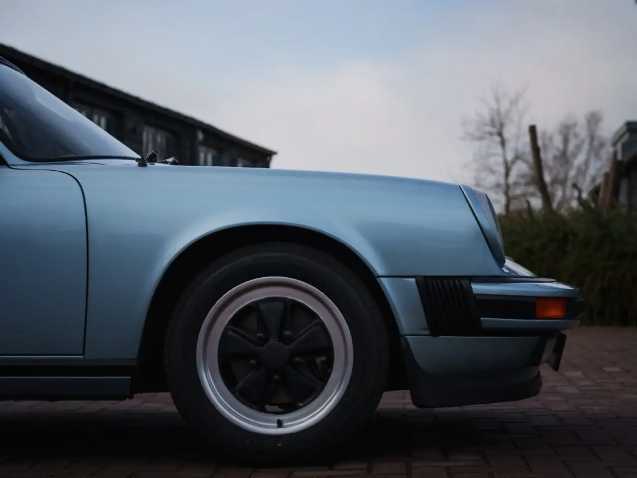 Porsche 911 3.0 SC - Coupe Hell blue Metallic, foto 9