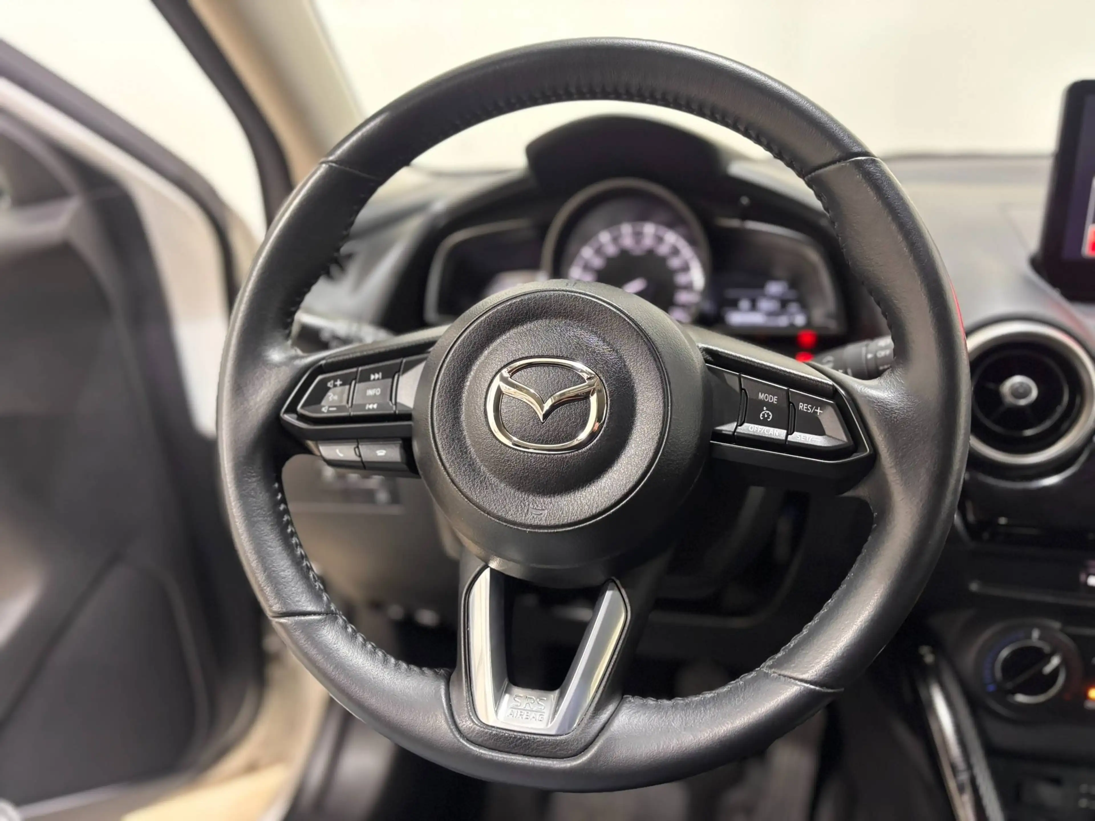 Mazda 2 1.5i MHEV 90CV *CARPLAY*CLIM*CRUISE.C*PHARES AUTO — photo 15