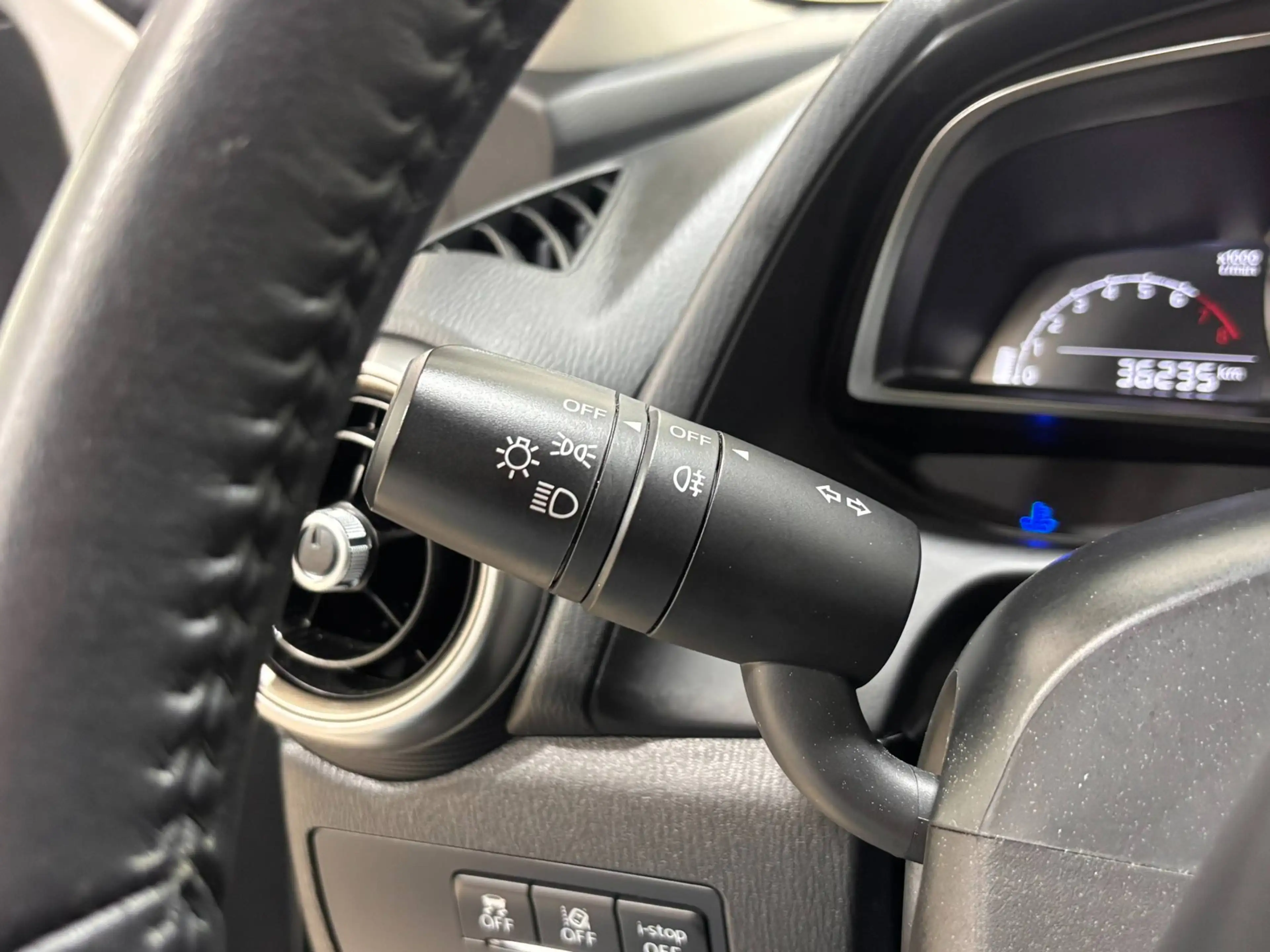 Mazda 2 1.5i MHEV 90CV *CARPLAY*CLIM*CRUISE.C*PHARES AUTO — photo 14