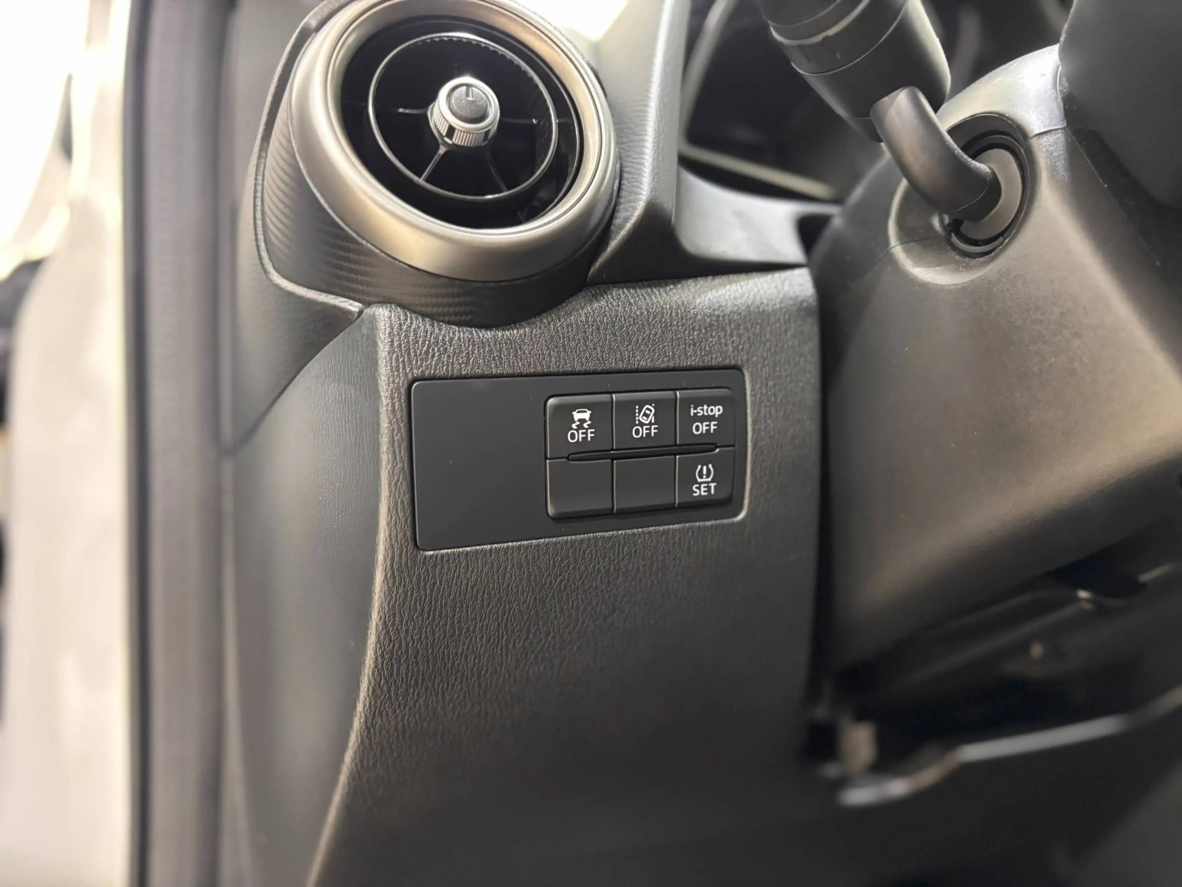 Mazda 2 1.5i MHEV 90CV *CARPLAY*CLIM*CRUISE.C*PHARES AUTO — photo 12