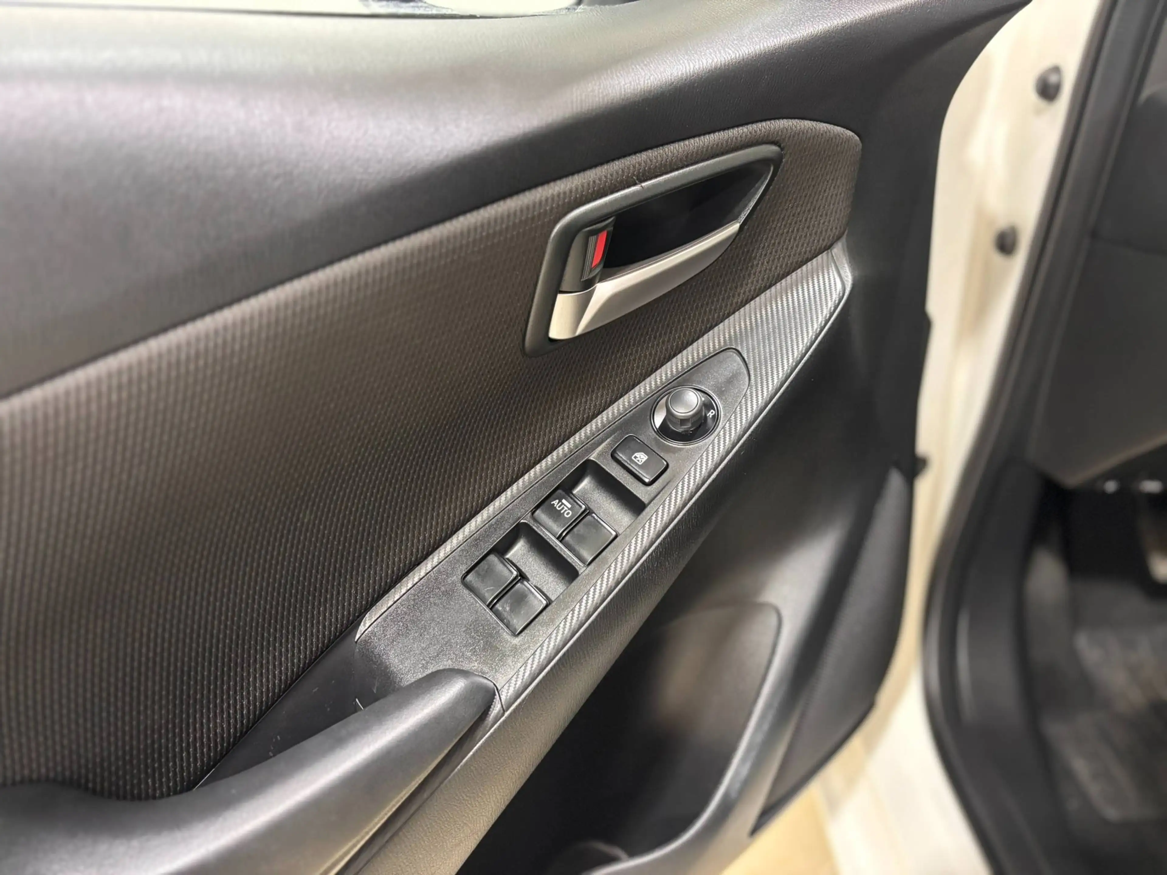 Mazda 2 1.5i MHEV 90CV *CARPLAY*CLIM*CRUISE.C*PHARES AUTO — photo 11