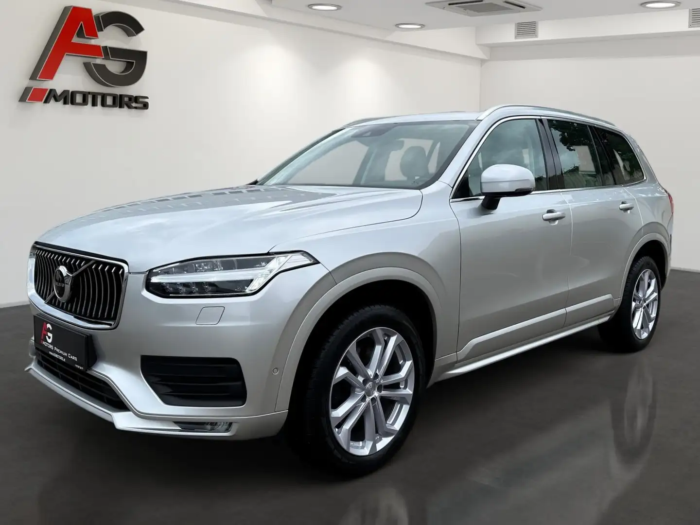 Volvo XC90 B5 AWD Momentum Pro/LED/Kamera/Panorama/AHK/Navi/ Silber - 1