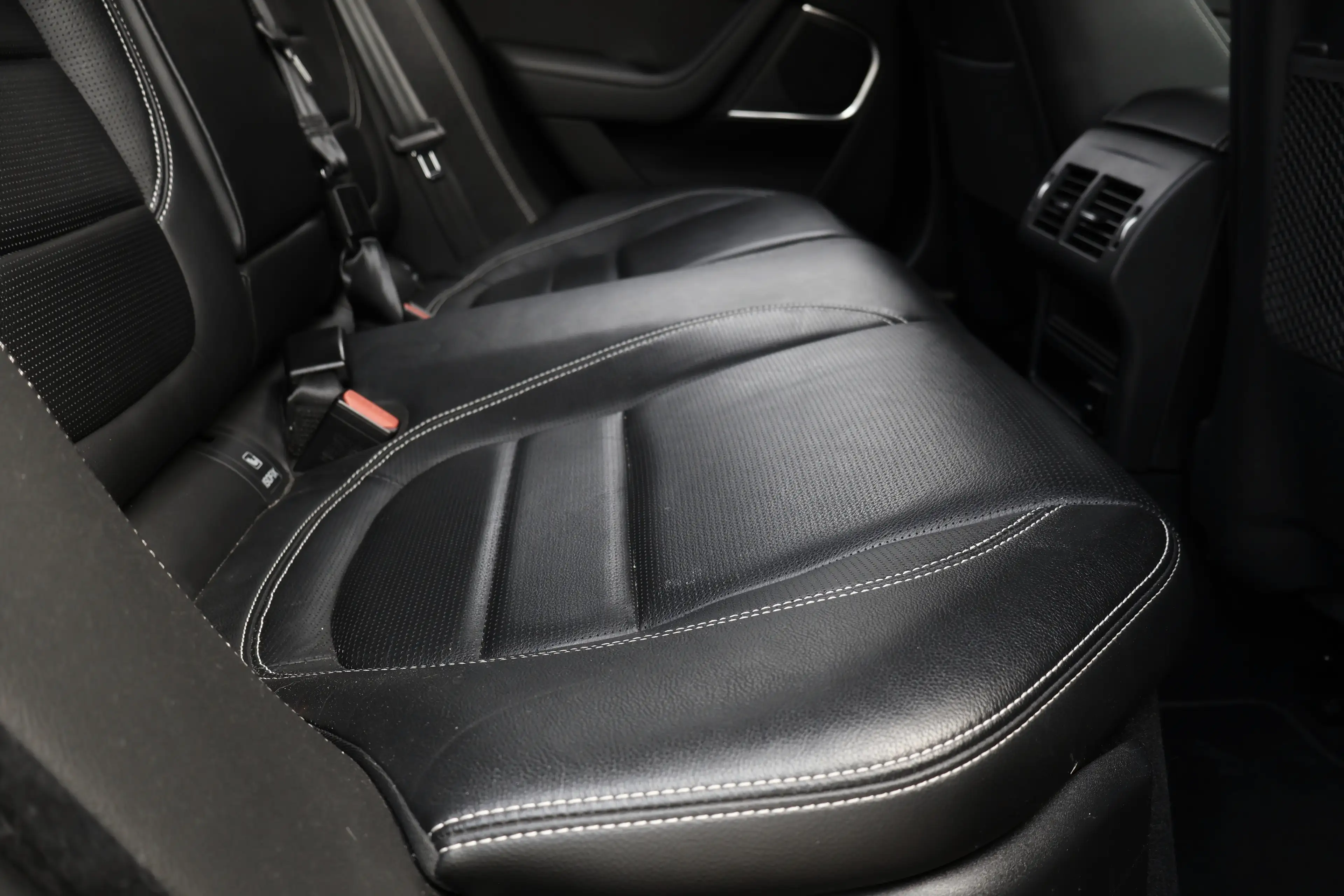 Jaguar XE XE 2.0 T R-Sport (EU6.2) LijnA Dodeh Carplay Garantie* — photo 9