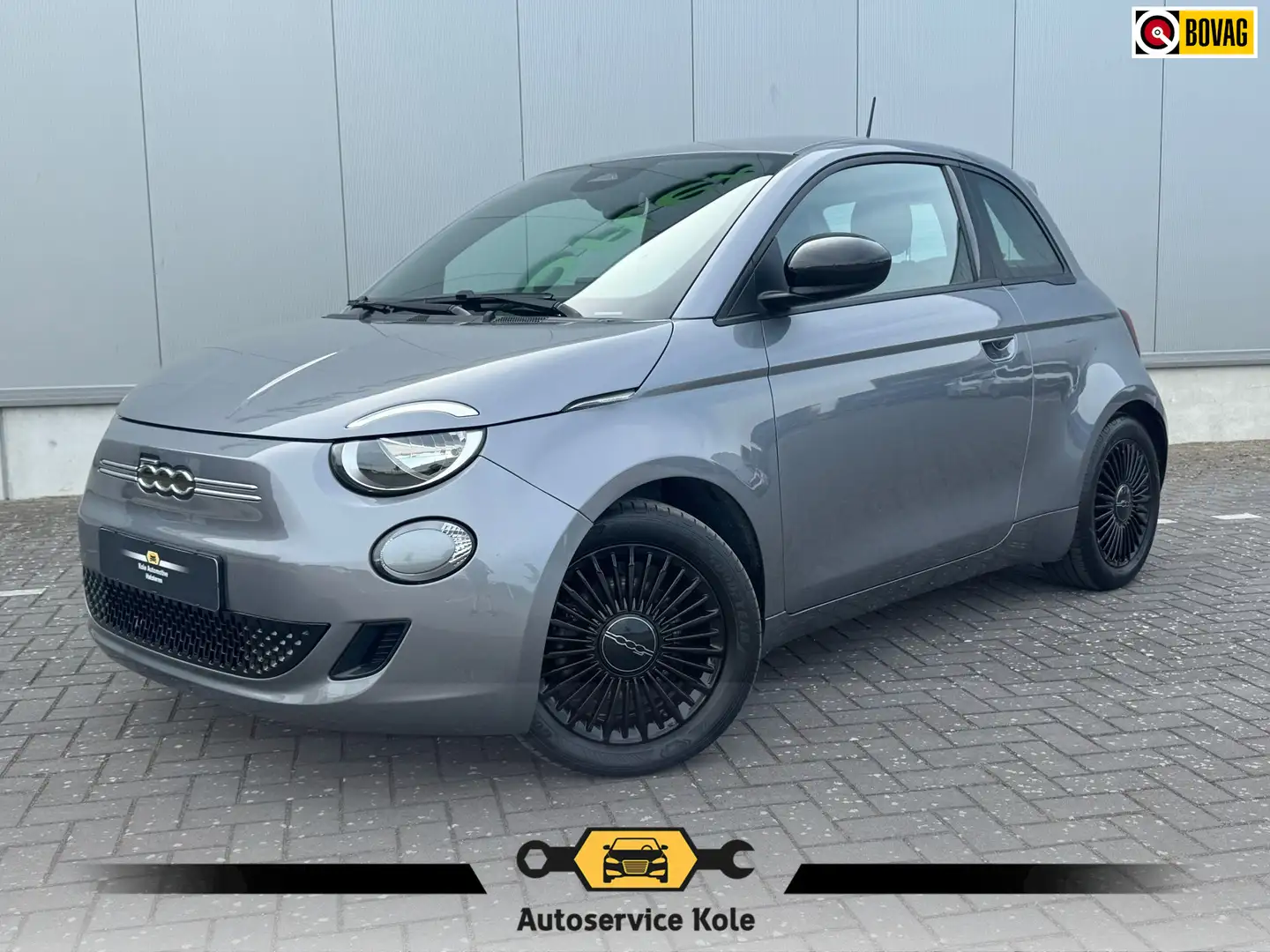 Fiat 500 3+1 Icon 42 kWh * Black edition * AppleCarplay * C Šedá - 1