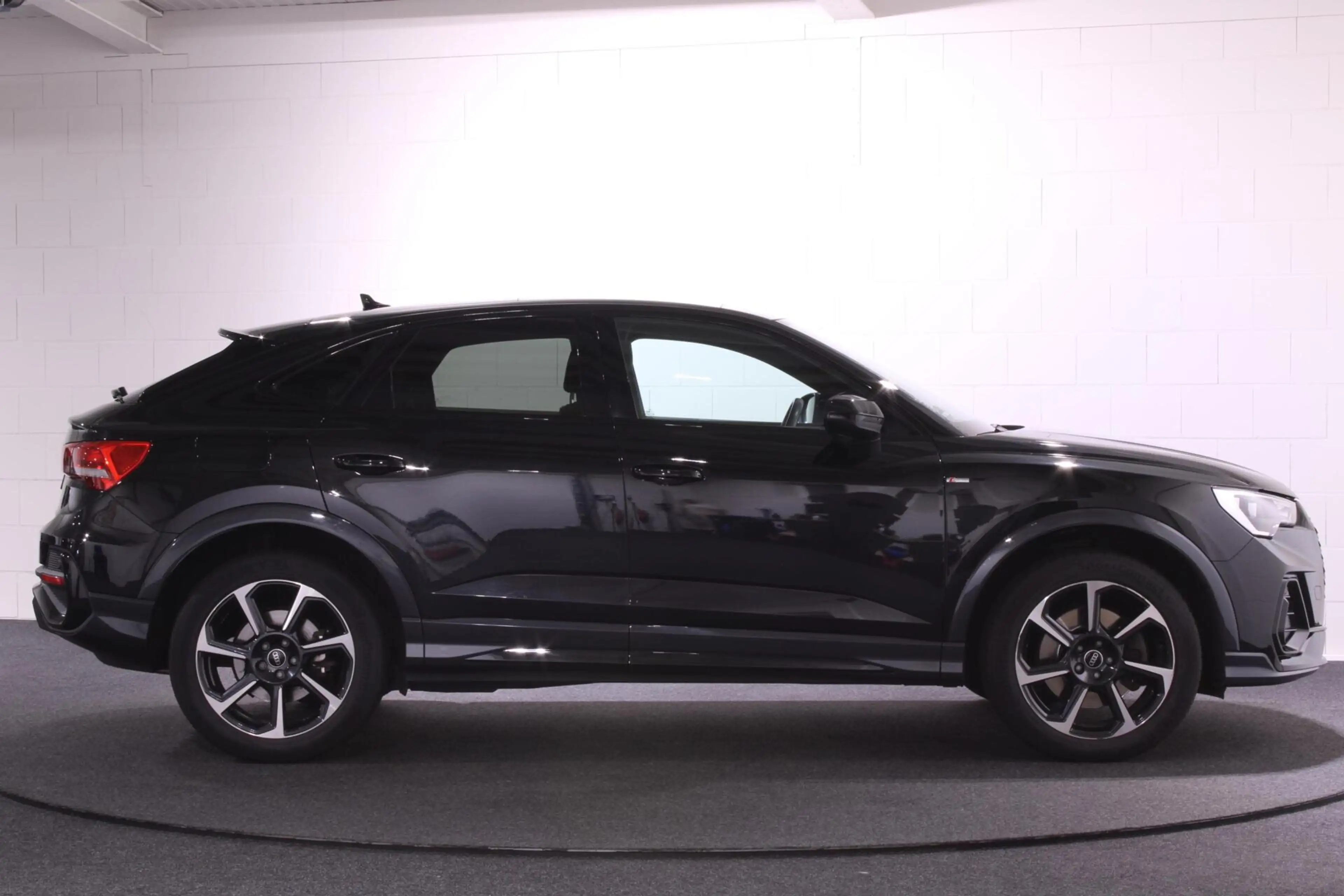 Audi Q3 Sportback 45 TFSIe S Edition | PANO | 360CAM | STO — photo 4