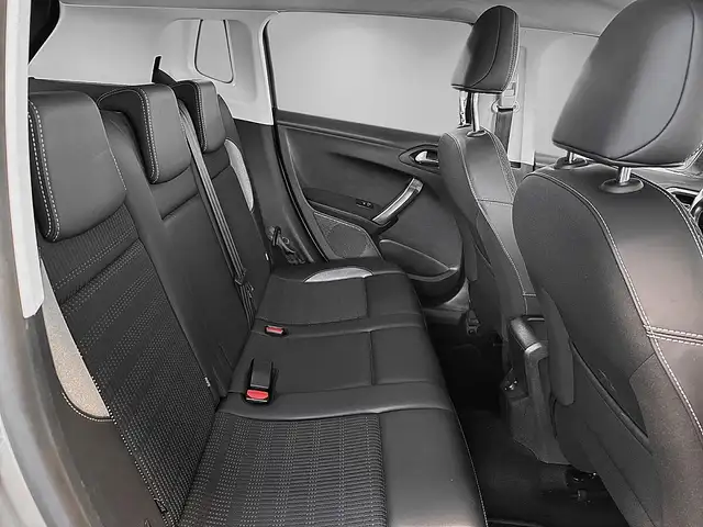 Peugeot 2008 view 11