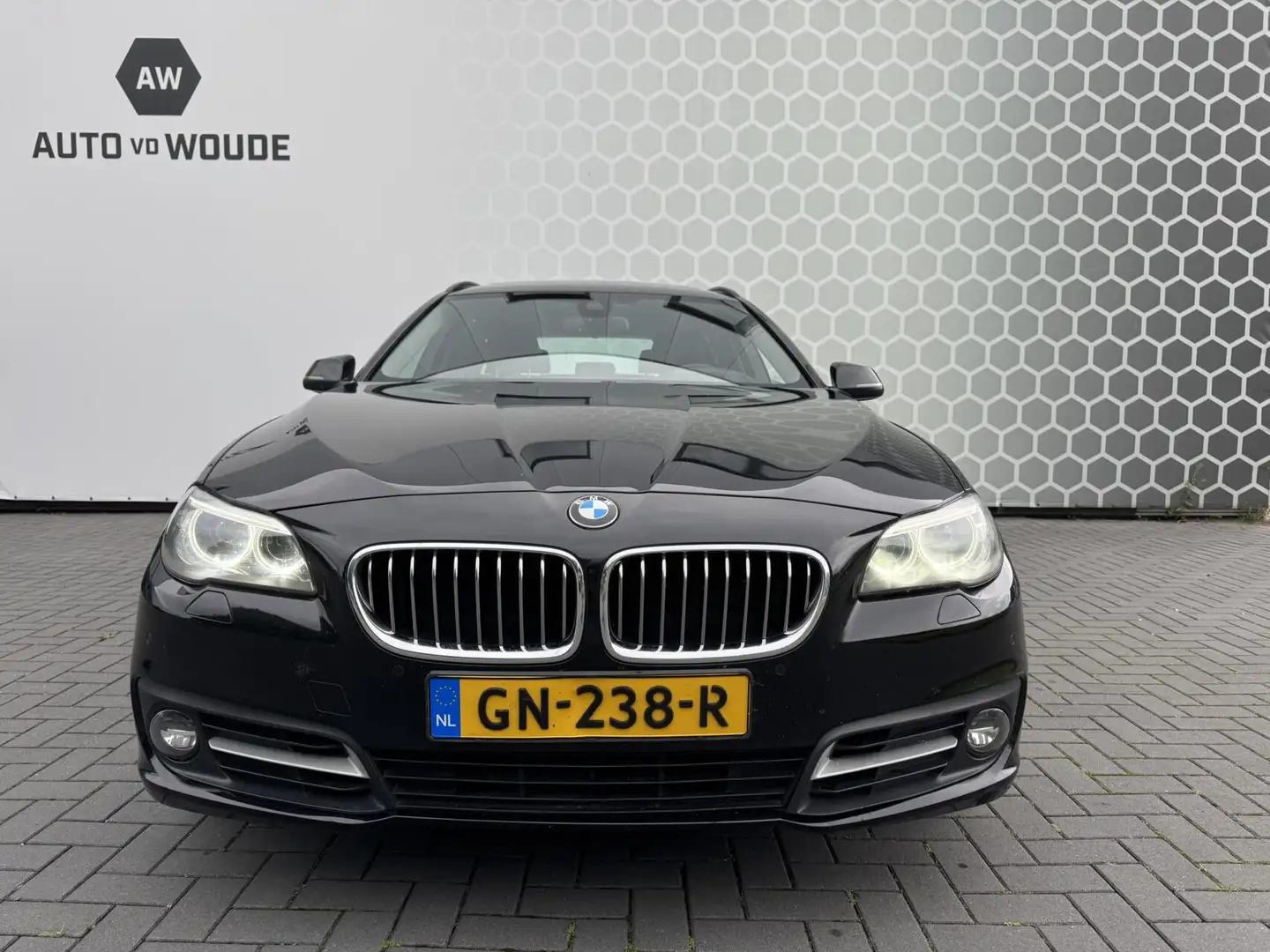 BMW 520 5-serie Touring 520d High Executive Pano Trekhaak Zwart - 2