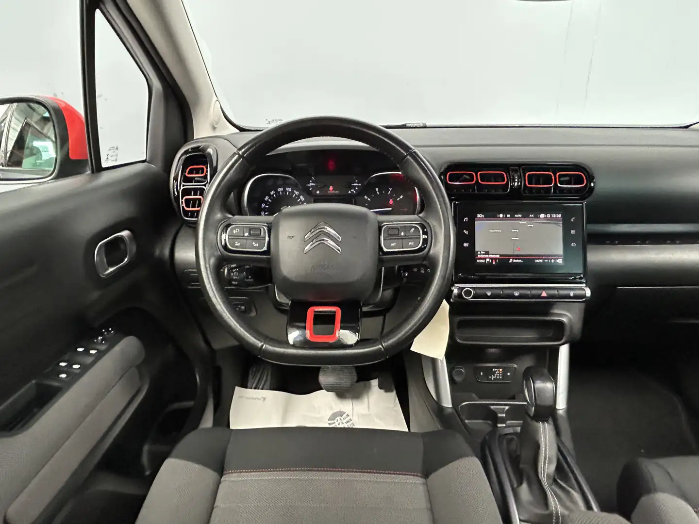 Citroen C3 Aircross 1.2 PureTech S&S Shine Grijs - 2