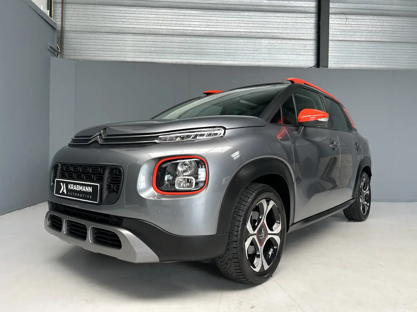 Citroen C3 Aircross 1.2 PureTech S&S Shine Grijs - 1