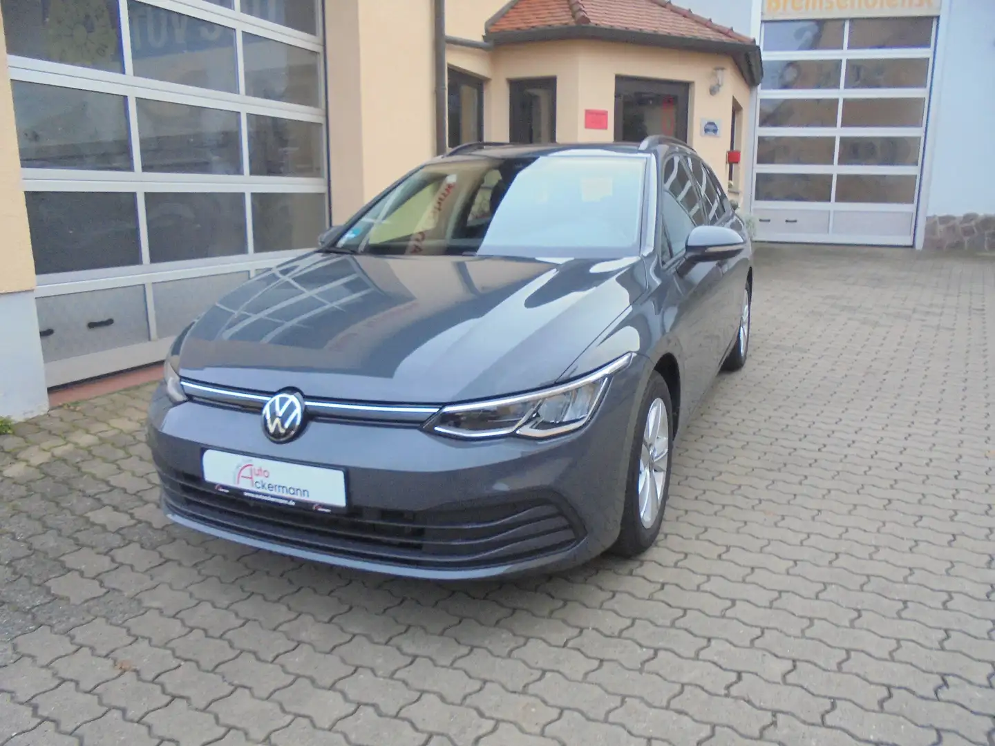 Volkswagen Golf Variant Golf VIII Variant 1.0 TSI Grau - 1