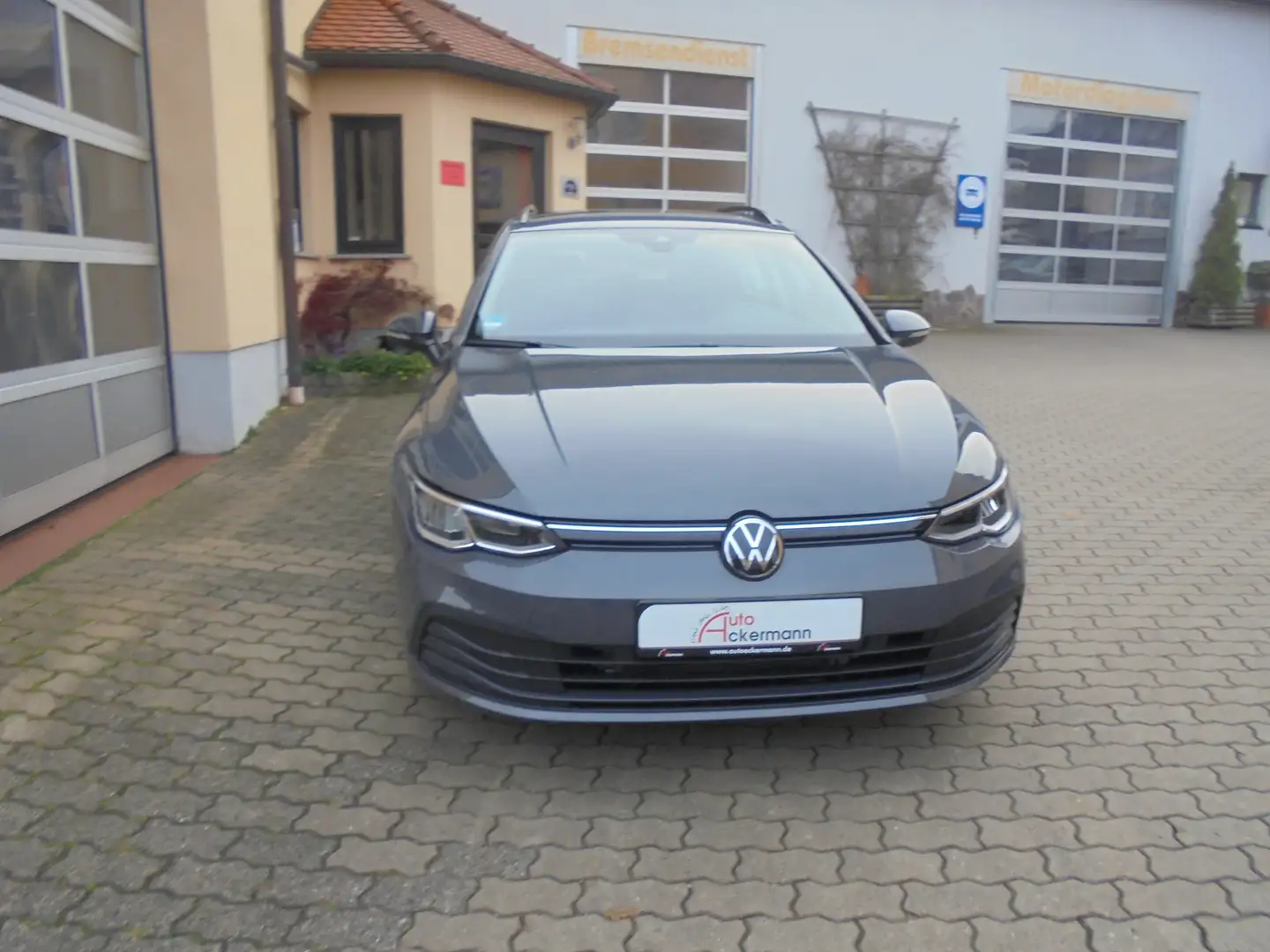 Volkswagen Golf Variant Golf VIII Variant 1.0 TSI Grau - 2