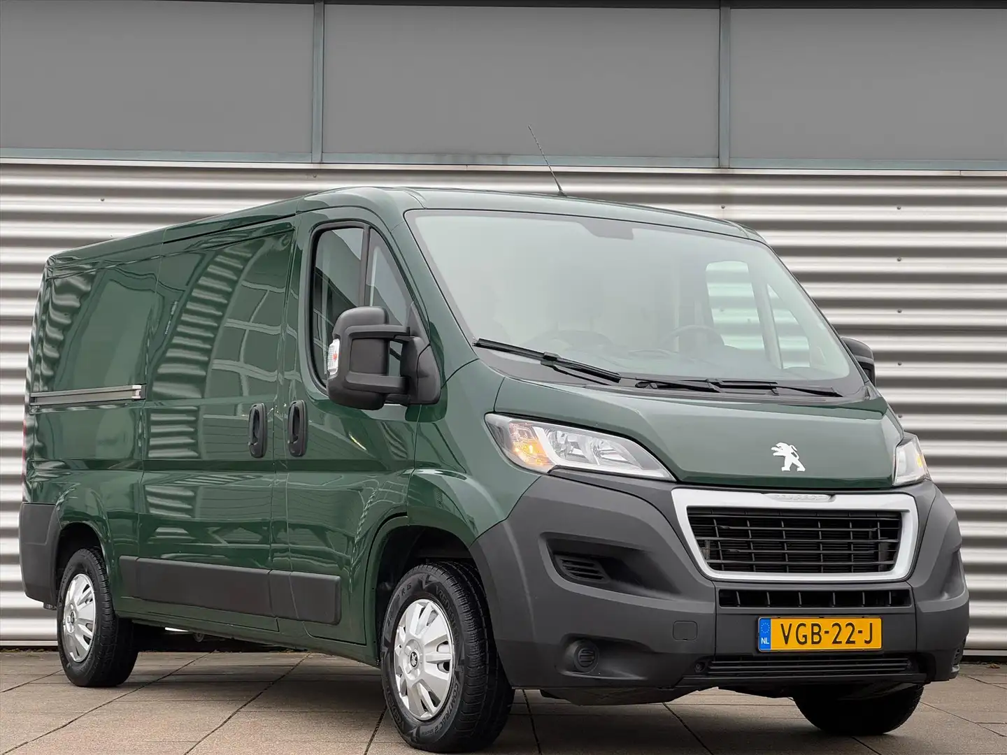 Peugeot Boxer GB 330 L2H1 BlueHDi 120PK Premium | Airco | Cruise Groen - 2
