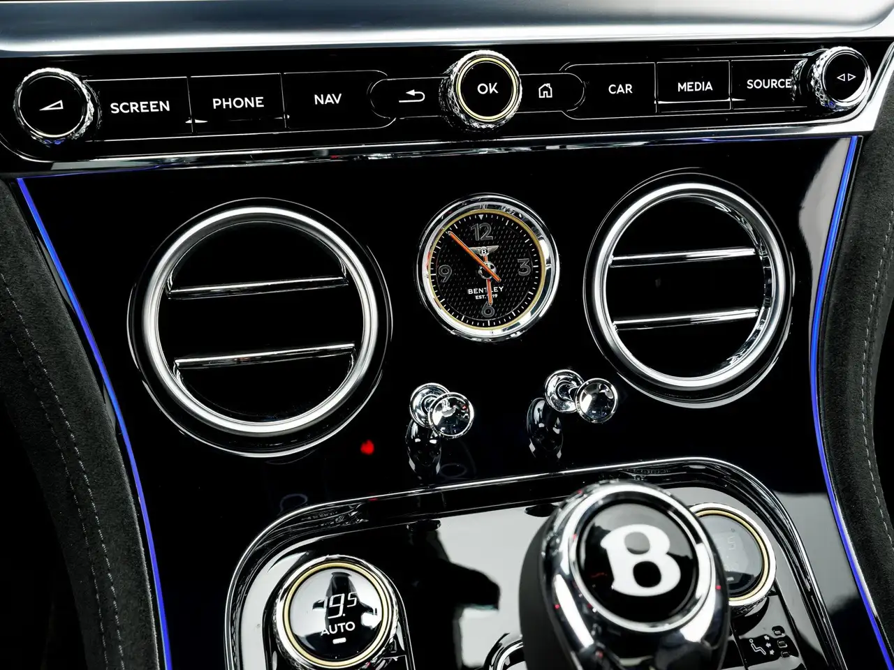 Bentley Continental 2022 — фото 11